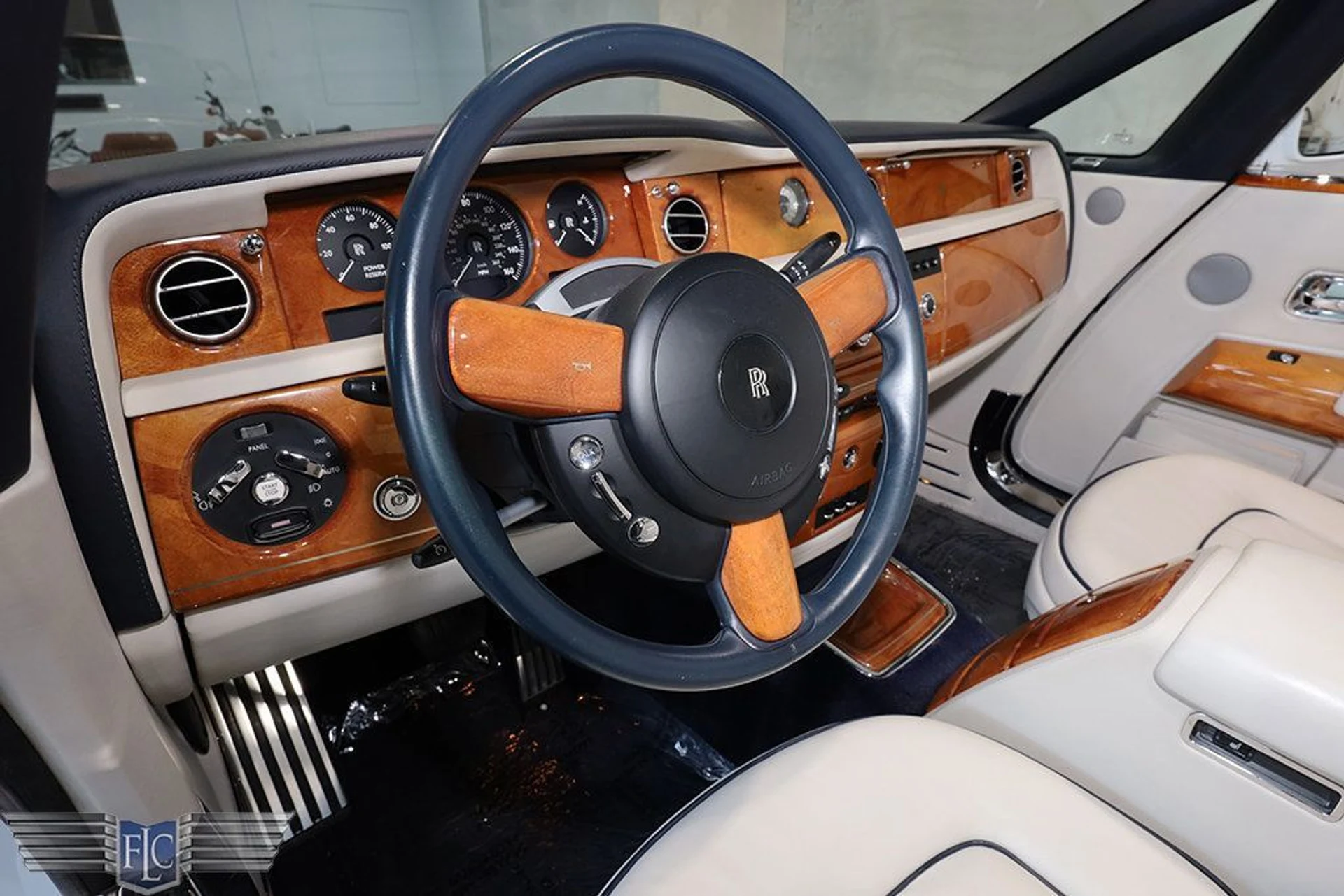 mph023_3462310981_used_2014_rolls_royce_phantom_drophead_coupe_9689_22941725_24_1024_1de4a090a5