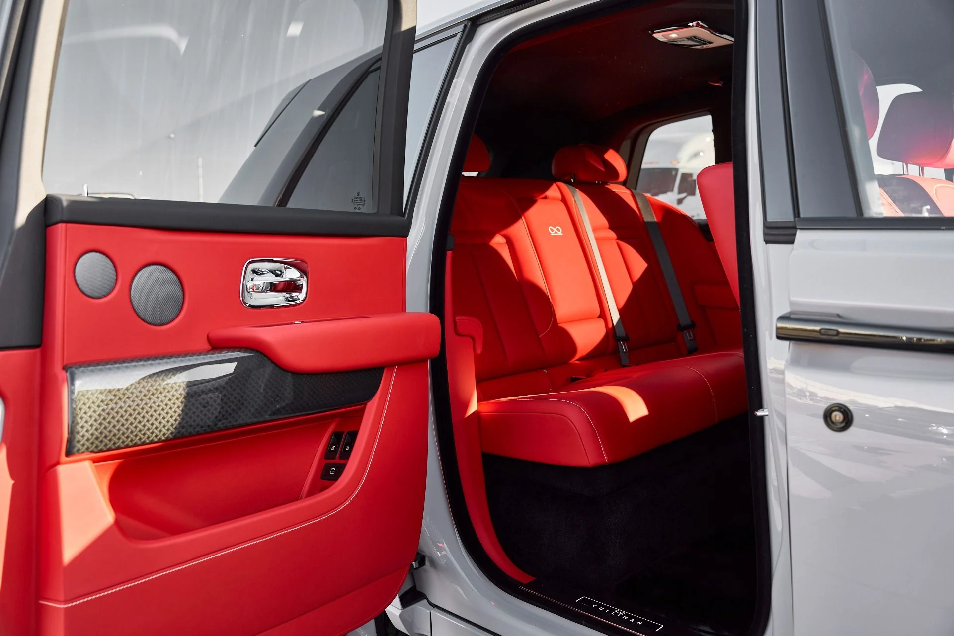 mph023_3462357642_Used_2025_Rolls_Royce_Cullinan_Black_Badge_1763084570_f0b8d60e82