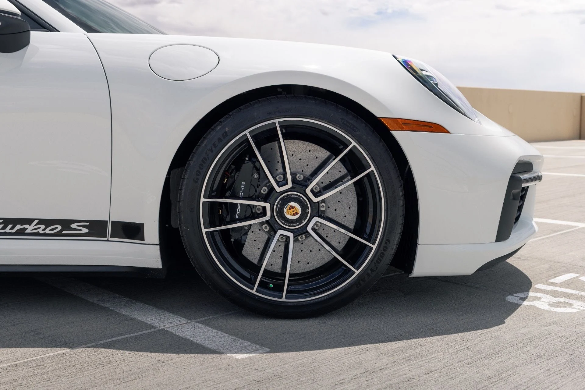 mph023_3486457682_Used_2025_Porsche_911_Turbo_S_1776200682_fdd2cbd710