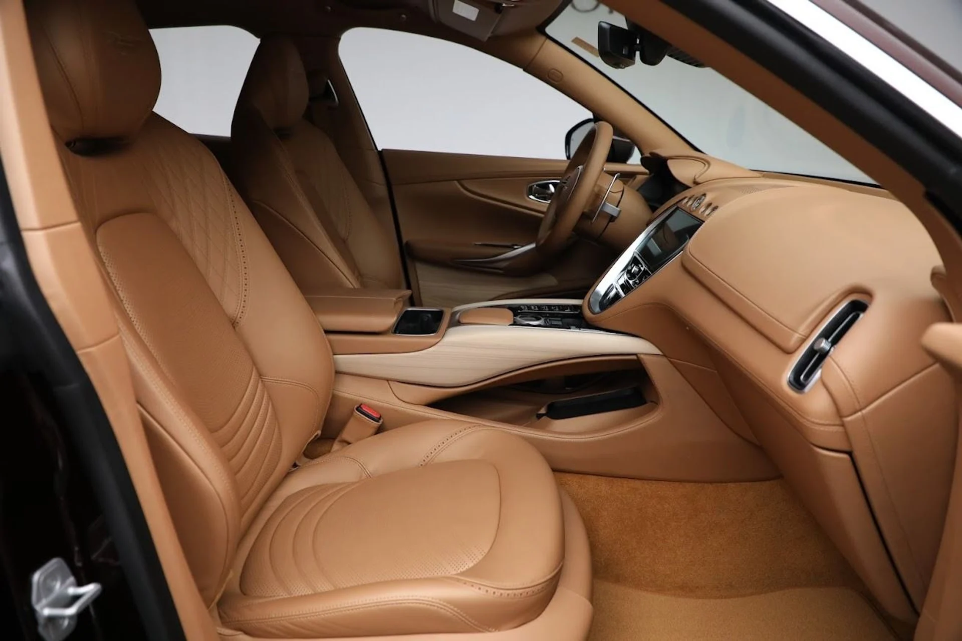 mph023_3502116777_Used_2022_Aston_Martin_DBX_02929a1d07