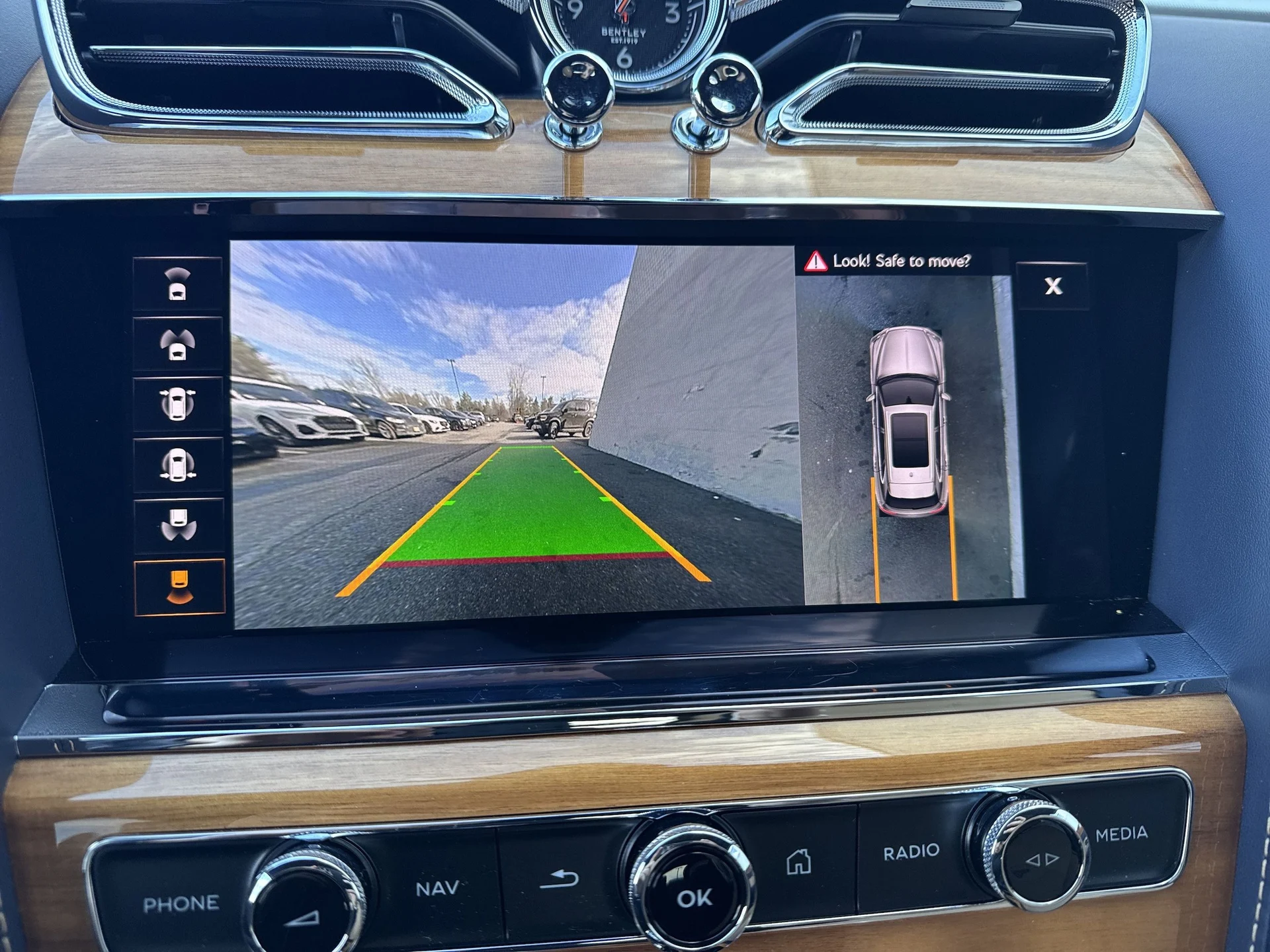 mph023_3505656656_3754174abba8e683597ded96aca2deccx_f07641bc36