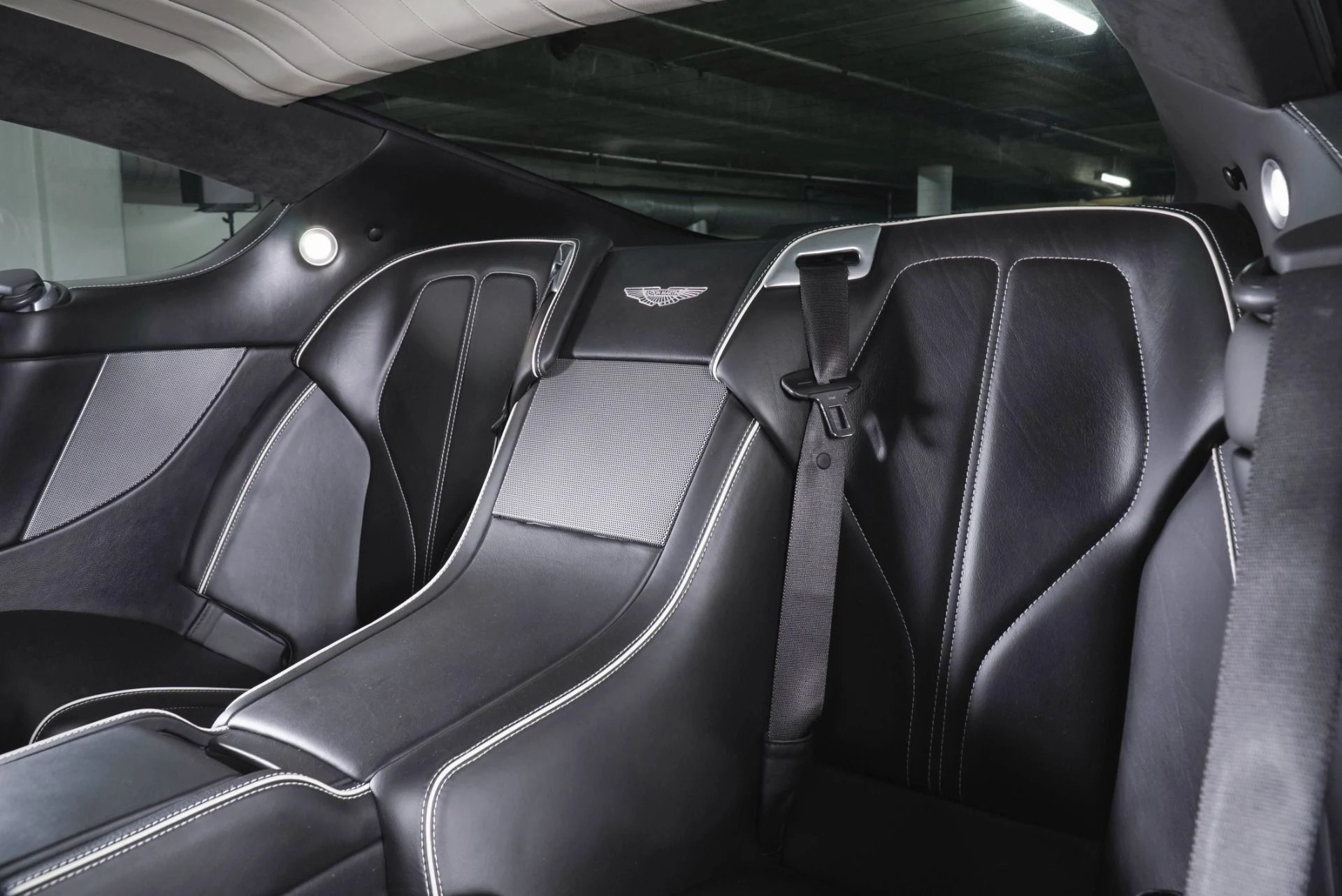 mph023_3516560649_Used_2015_Aston_Martin_DB_9_1781892981_6733bcee85