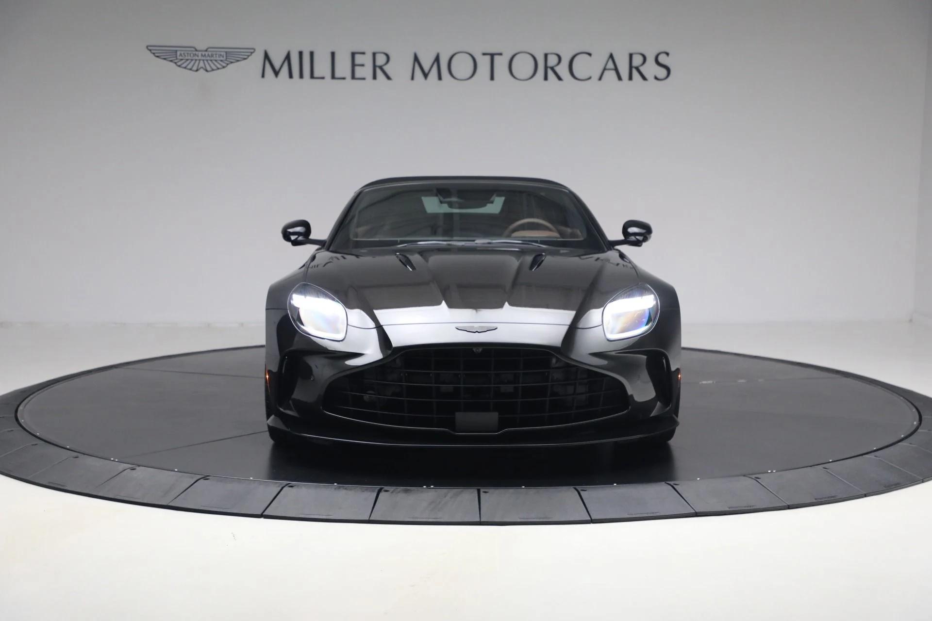 mph023_3516575823_New_2026_Aston_Martin_Vantage_S_Roadster_1787329518_614b5508e3