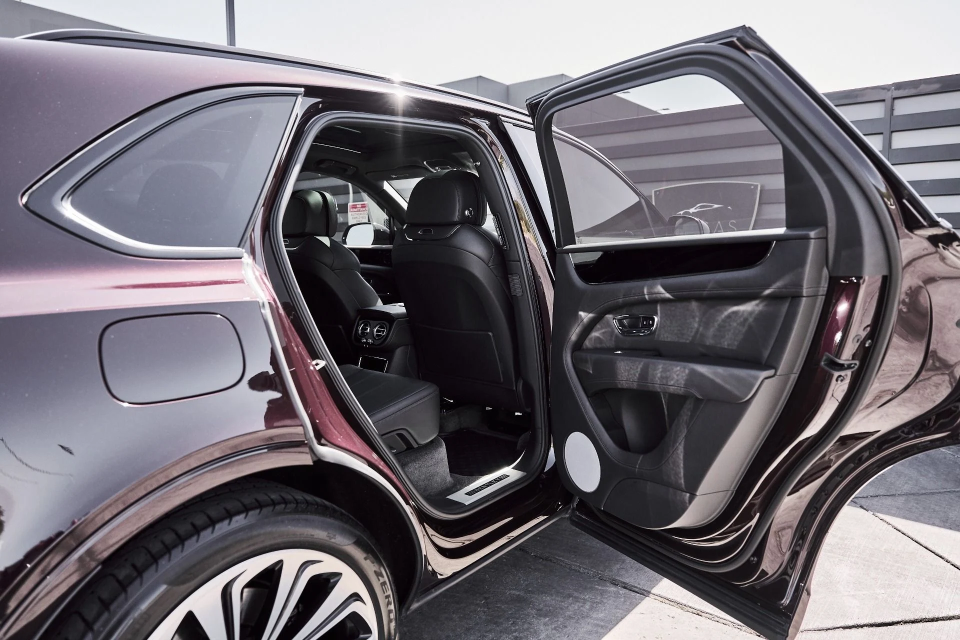 mph023_3517748138_Used_2022_Bentley_Bentayga_S_1781229426_8e6662b376
