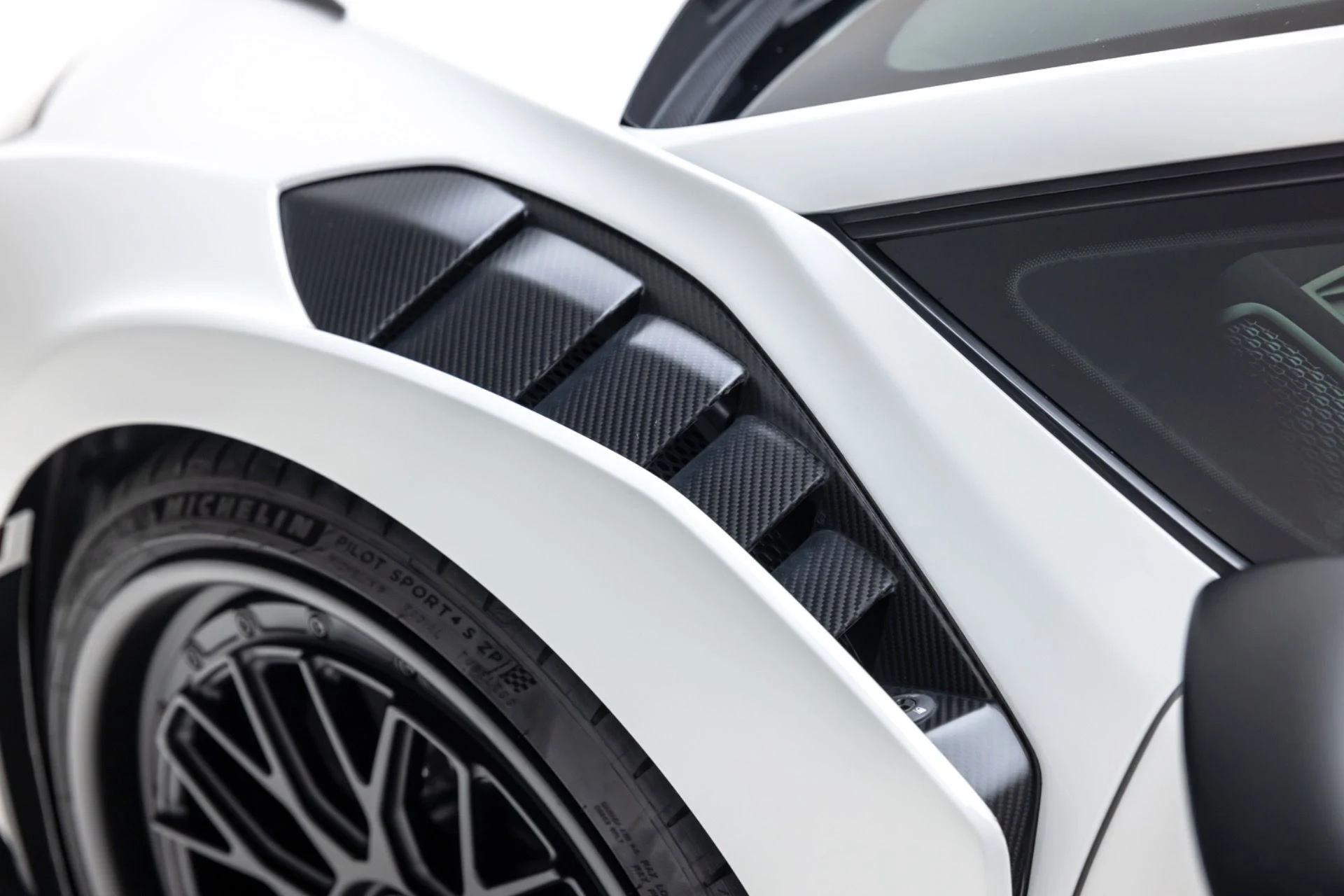 mph023_3518280299_13197_p24_l_510007ddaf