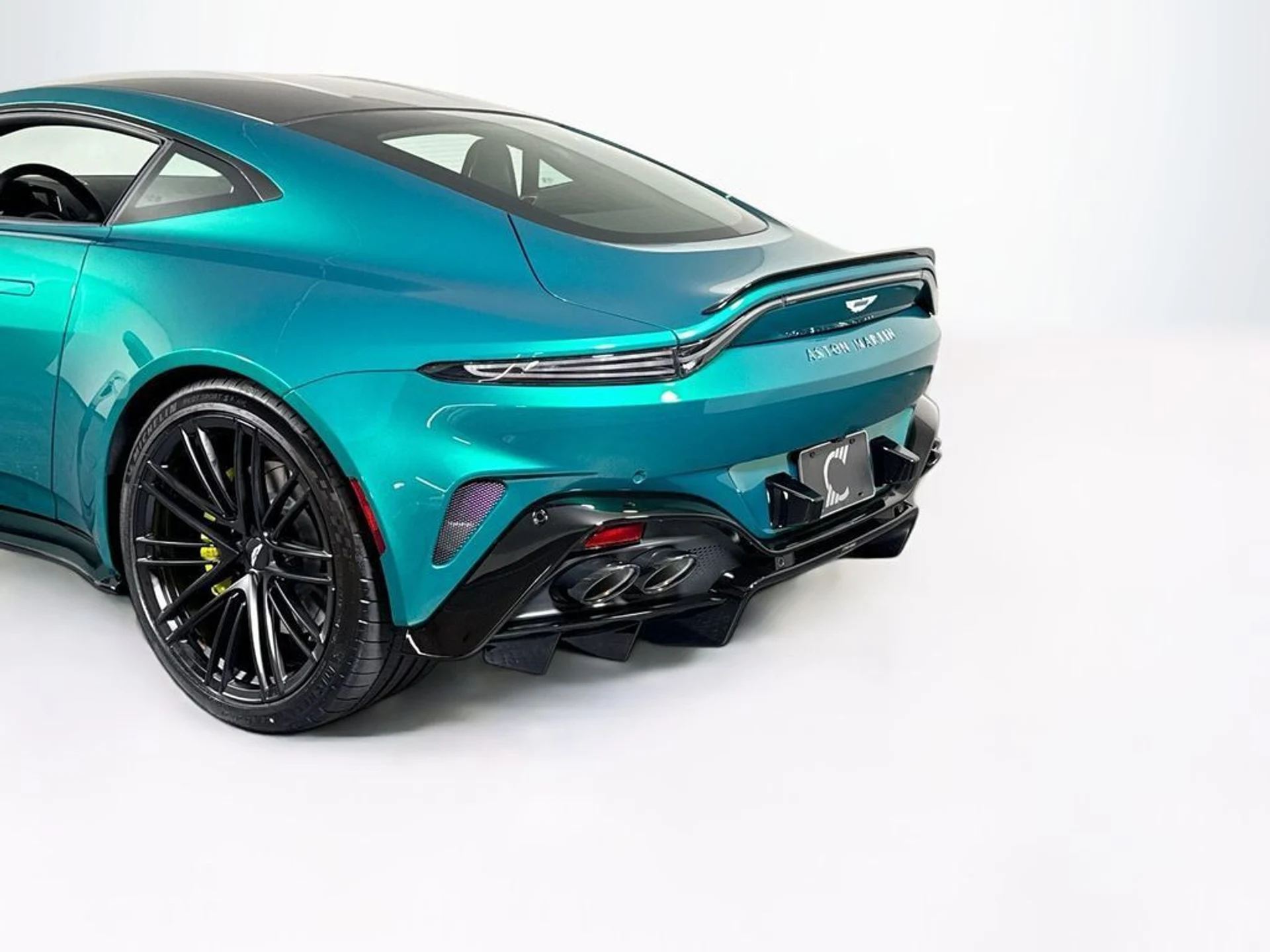 mph023_352048512_new_2026_aston_martin_vantage_scoupe_11350_23067124_24_1024_e02af5bea5