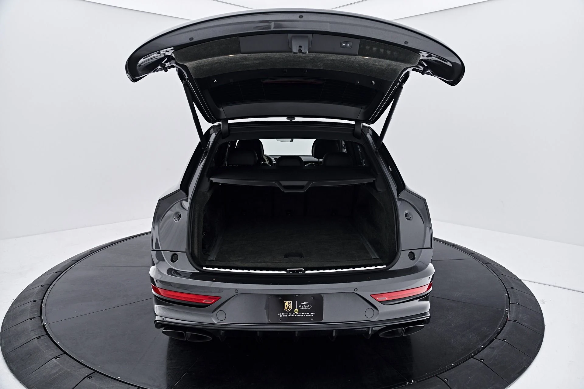 mph023_3529812460_Used_2022_Bentley_Bentayga_V8_1791935718_d976f78481