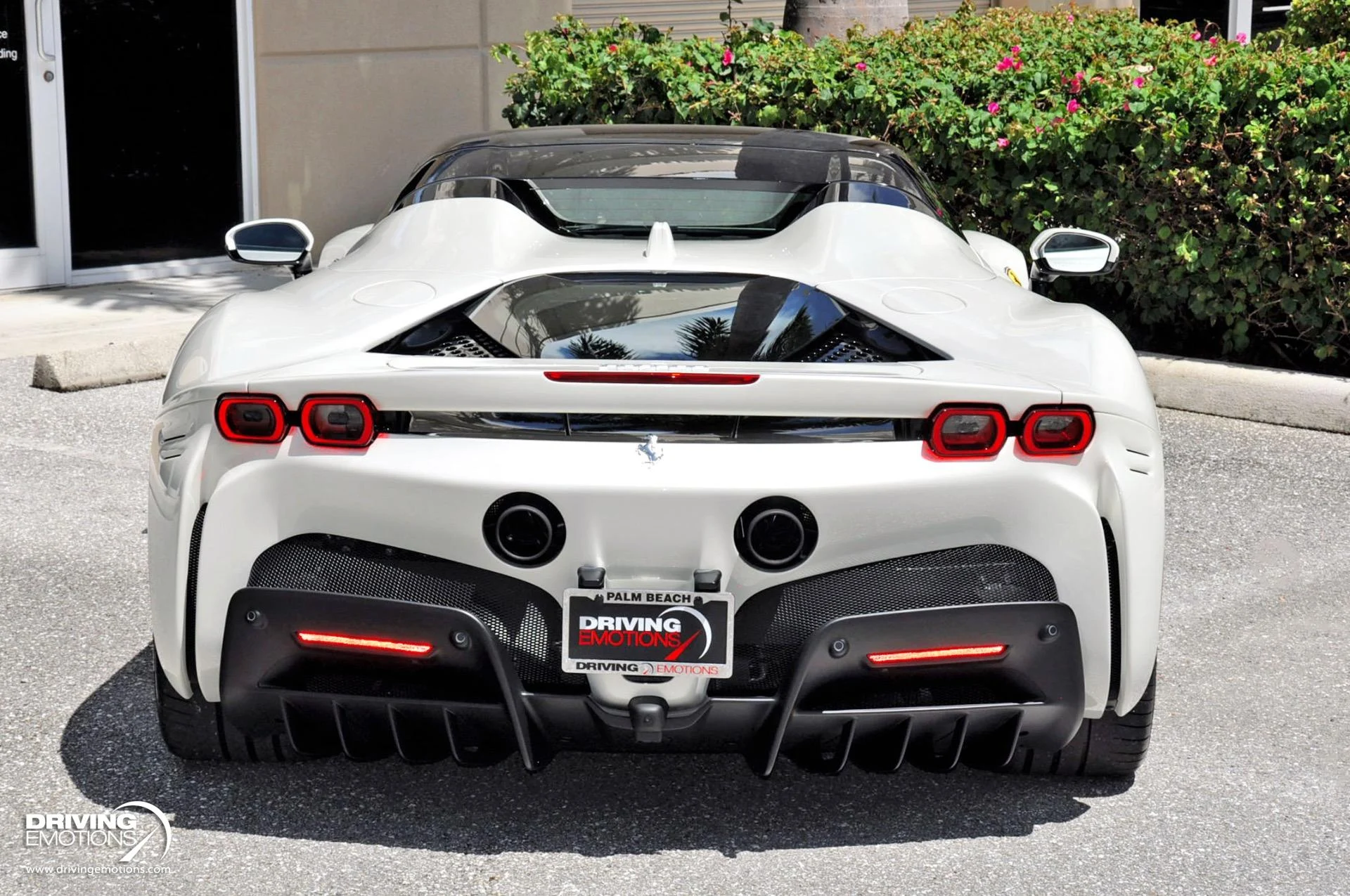 mph023_3537295094_859_p24_l_b9067bd6da