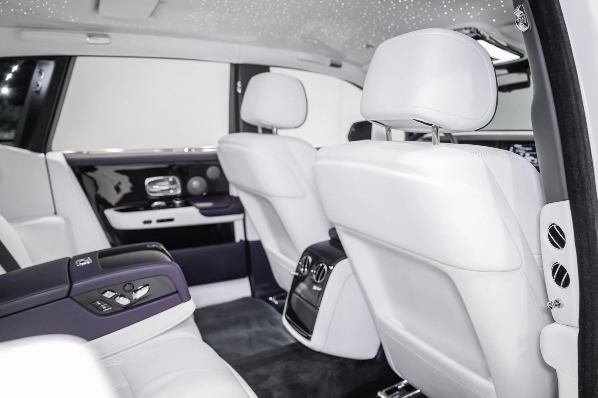 mph023_3538980421_Used_2018_Rolls_Royce_Phantom_1778079698_bce76c5204