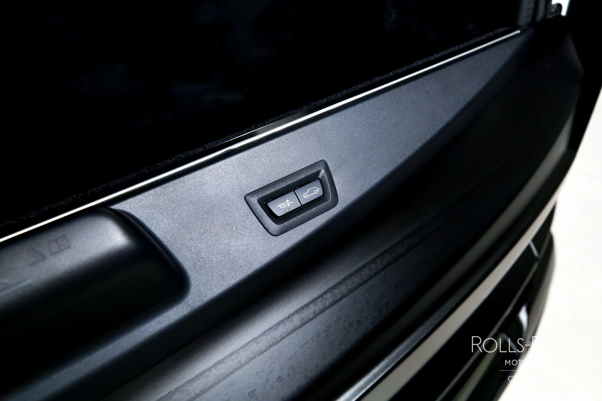 mph023_3549308949_Used_2025_Rolls_Royce_Black_Badge_Cullinan_1769527230_3325054fbb