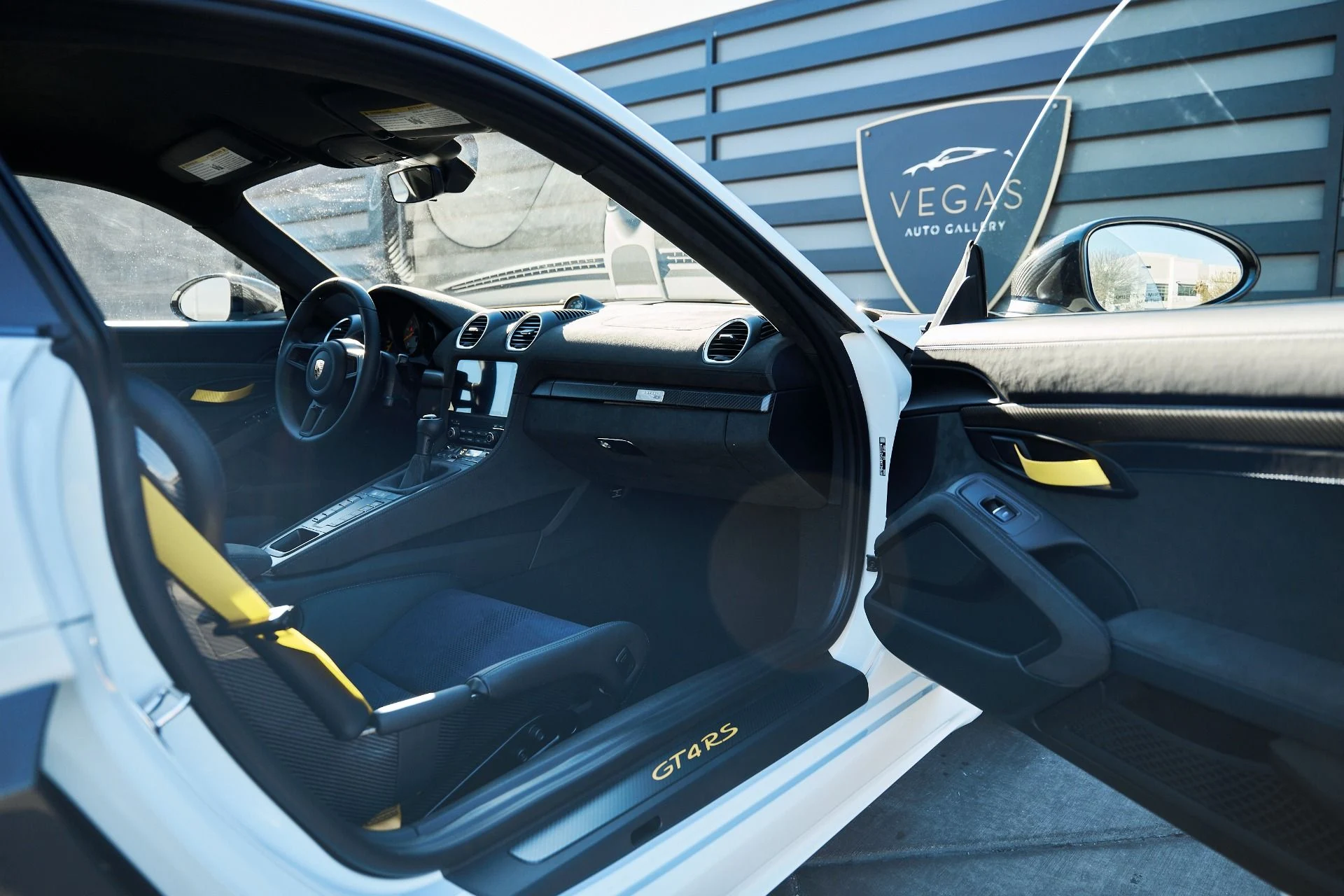 mph023_3552078746_Used_2025_Porsche_718_Cayman_GT_4_RS_1766025492_7668c787bc