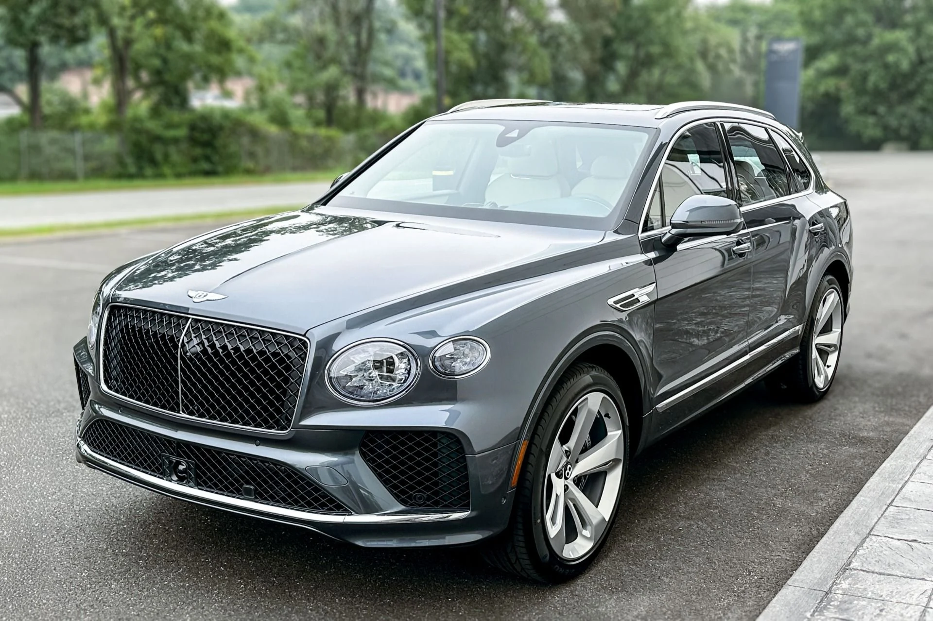 mph023_3552721494_New_2026_Bentley_Bentayga_V8_1784540711_5eeb2d16e7