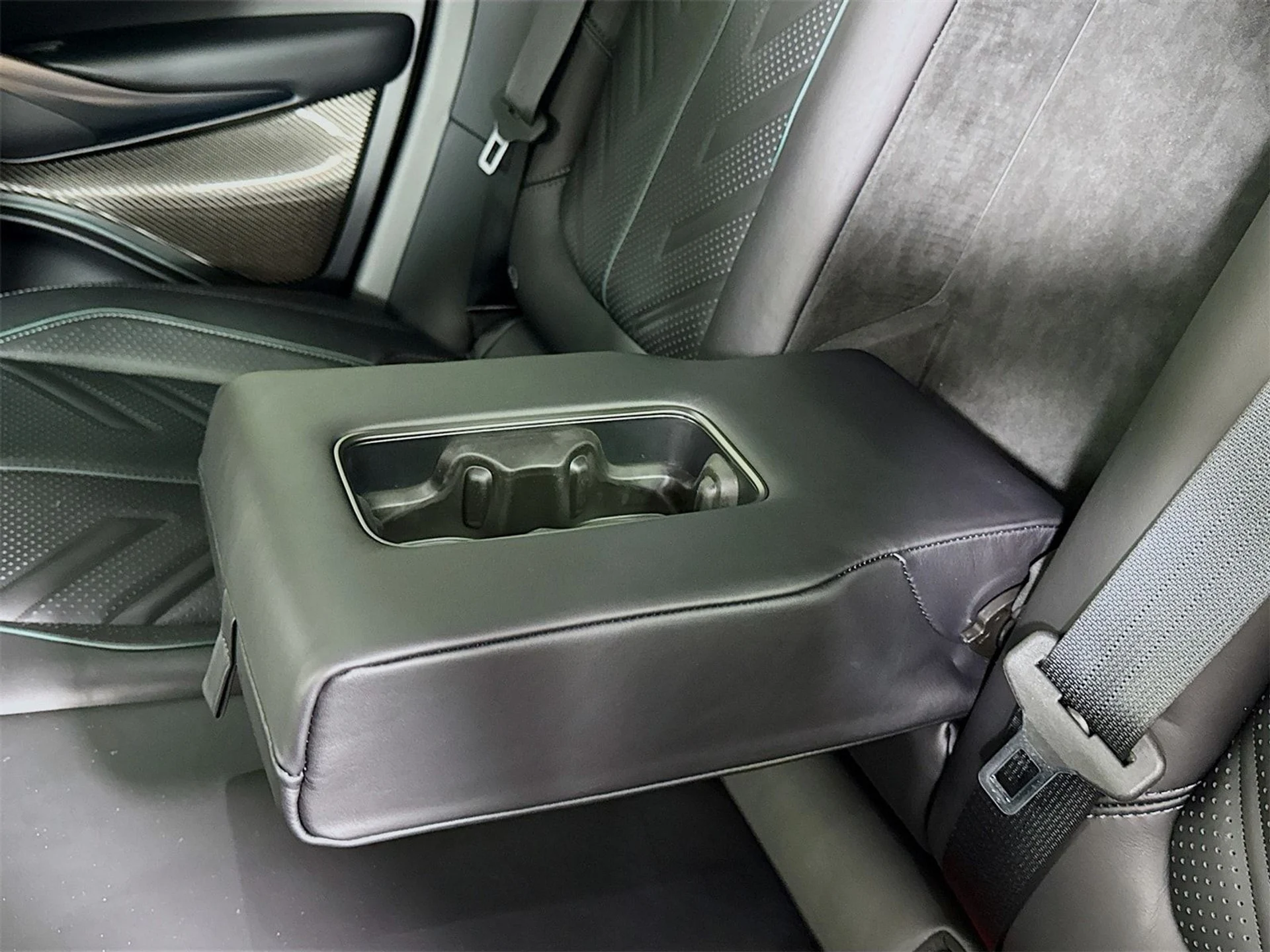 mph023_3562285547_2a34e066ff9533cf85a8818aa098ae83x_efcd4c0c07