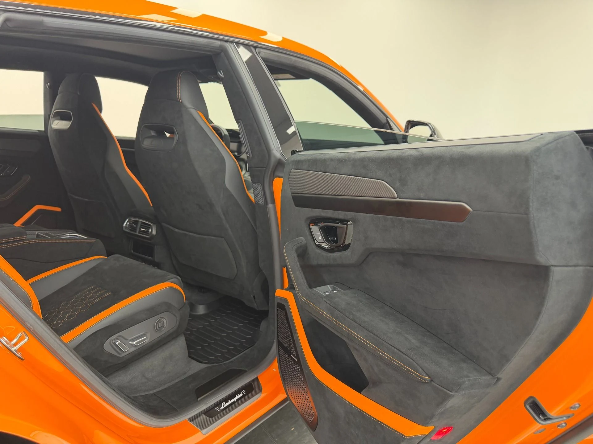 mph023_3562310945_Used_2024_Lamborghini_Urus_Performante_72_K_in_Options_3_D_Audio_Full_Carbon_Exterior_Package_1782147517_2a812d9c89