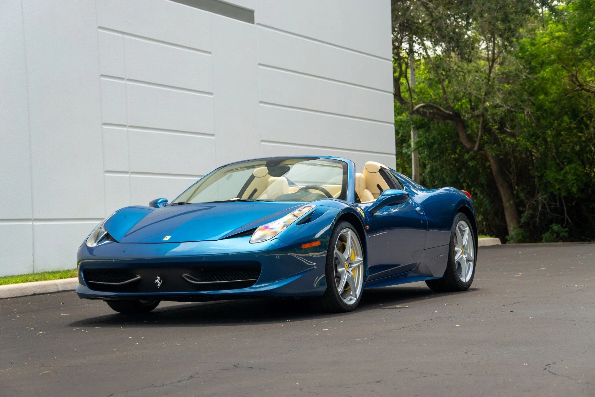 mph023_3570997808_Used_2014_Ferrari_458_Spider_1757965695_87d5dc6ef8