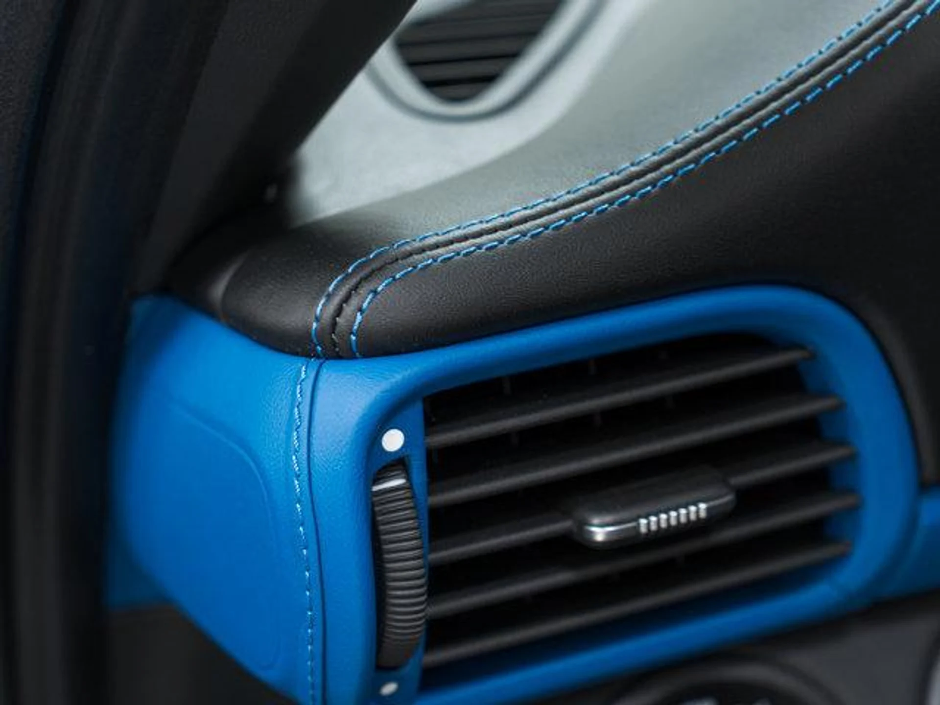 mph023_3574257878_L_Zvdj0_S7_Svw_CHU_9byj_A5f_Rv_INKE_39c493704f