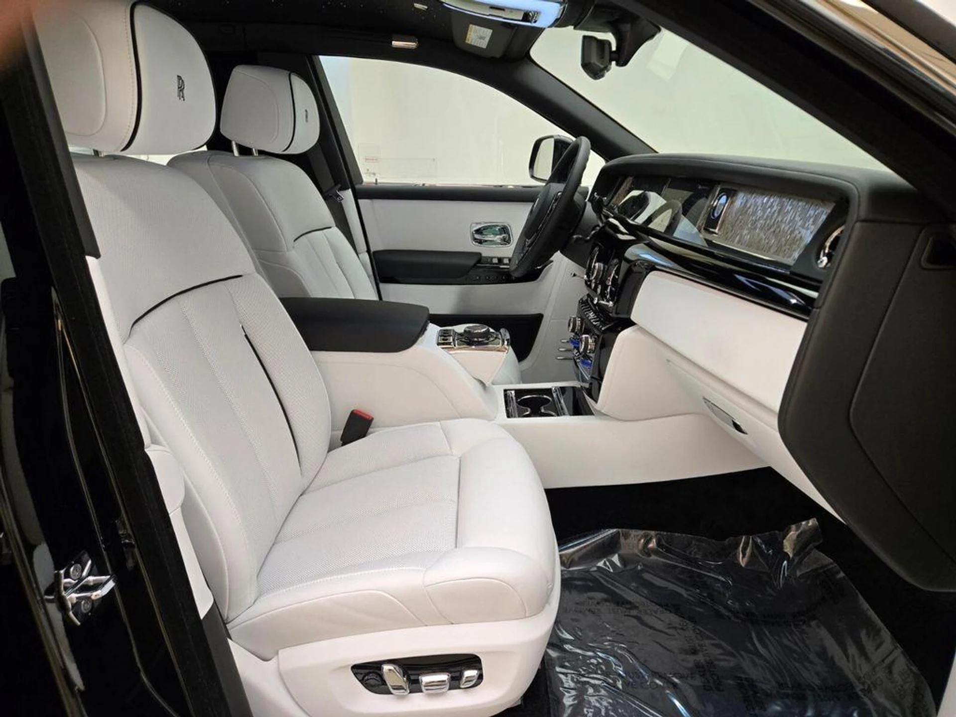 mph023_3581257581_New_2026_Rolls_Royce_Phantom_1776489493_d9f916791a