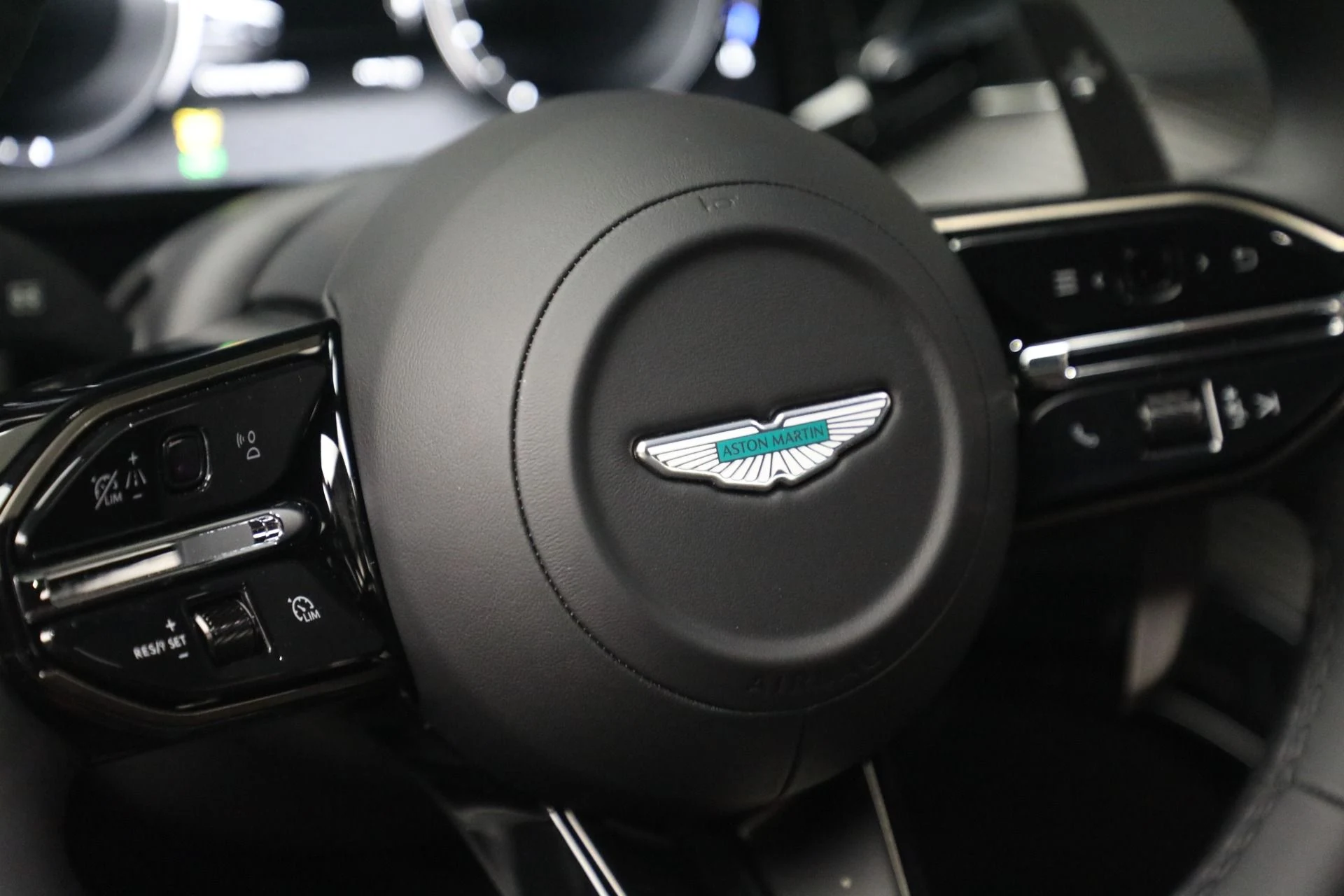 mph023_3591224758_New_2026_Aston_Martin_Vantage_S_1773251137_24e7a8d0ad