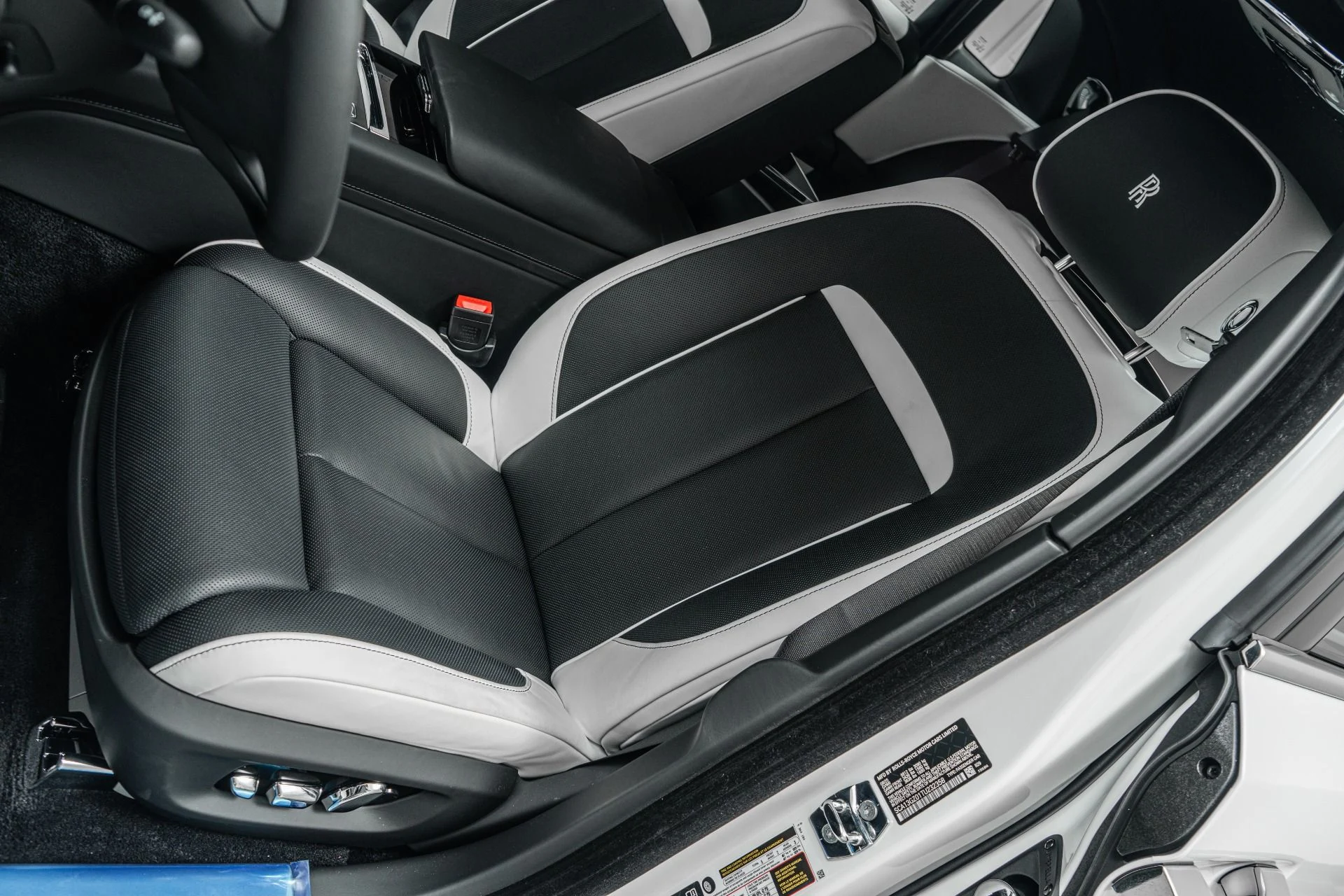 mph023_3592264179_Used_2026_Rolls_Royce_Ghost_Two_Tone_Interior_Low_Miles_1781640354_4b4e760249