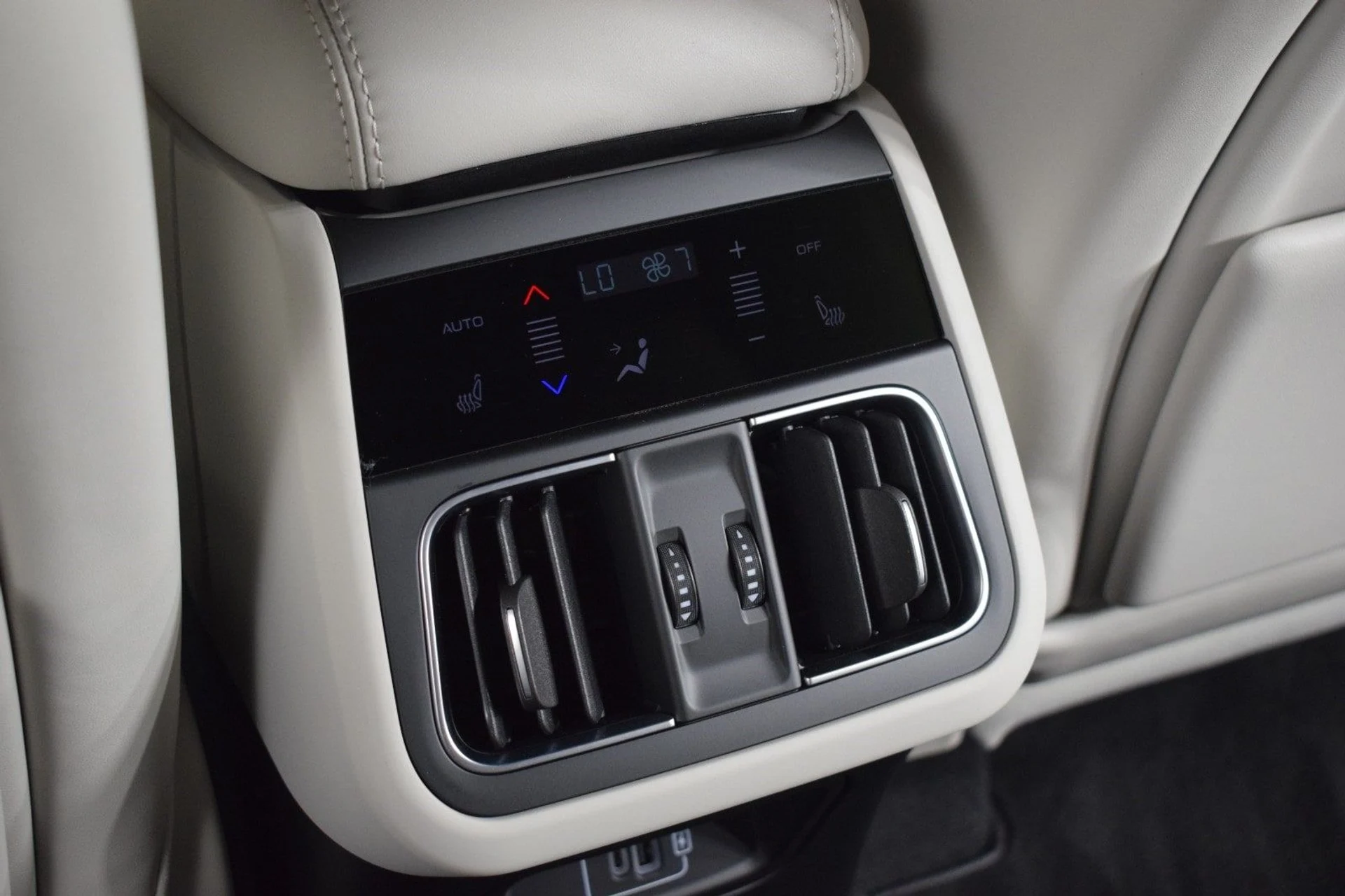 mph023_3598782895_f9814866778aeb21cb669d4781bdc032x_af31bc684a