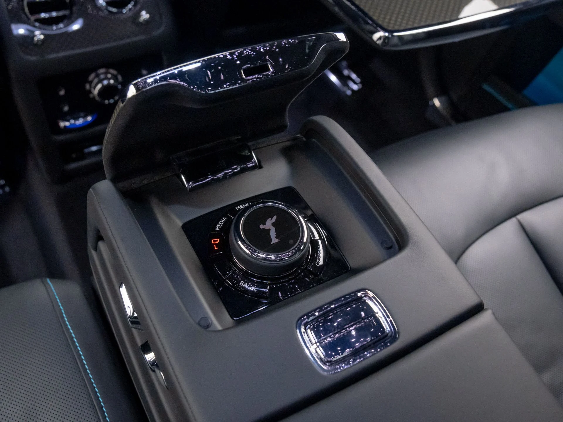 mph023_360601089_684bee5de72d92949284a412e5a16db5x_97ac463554