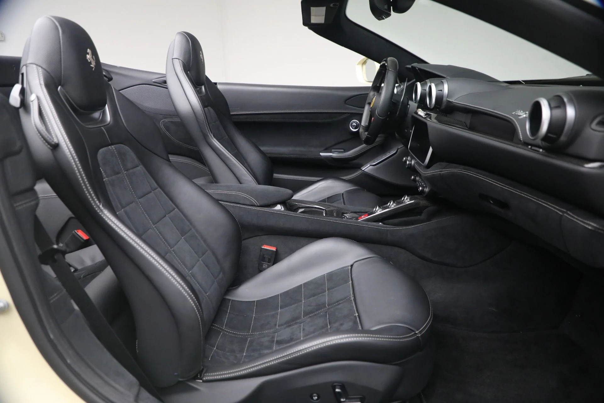 mph023_3612840582_Used_2023_Ferrari_Portofino_M_1767989995_fa60d9c3e4