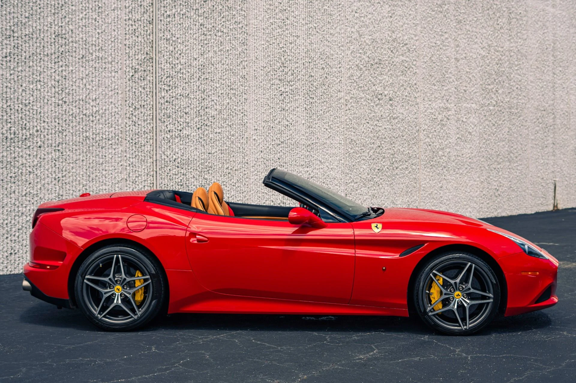 mph023_3625308649_Used_2016_Ferrari_California_T_1777481400_2687fe1fec