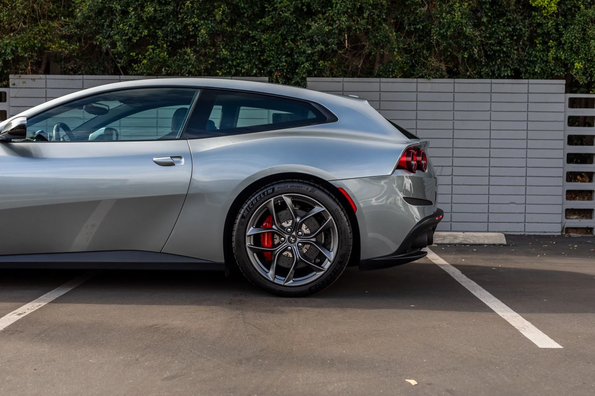 mph023_3627756554_Used_2018_Ferrari_GTC_4_Lusso_T_1701305210_dcbdec35fa