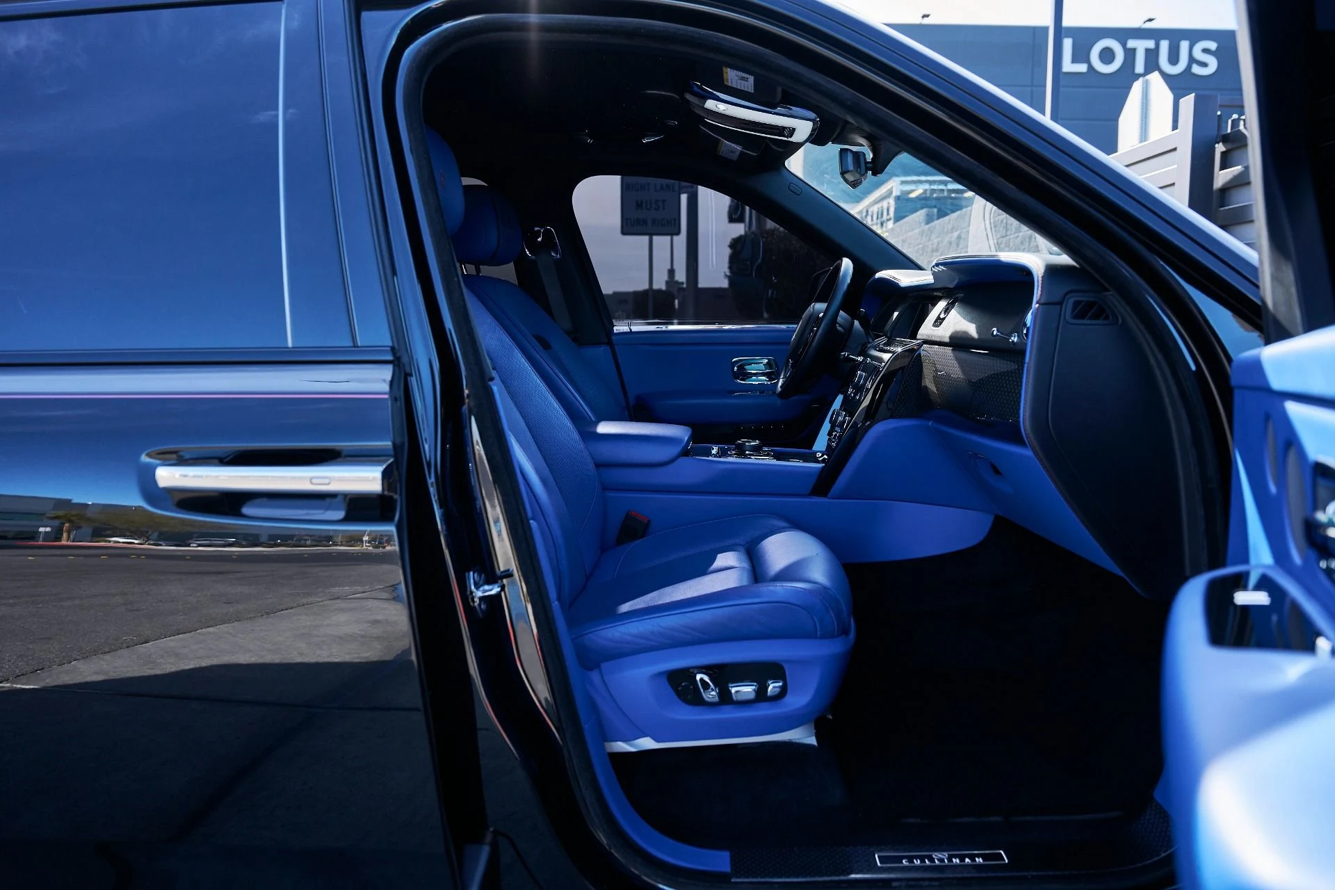 mph023_3629035735_Used_2021_Rolls_Royce_Cullinan_Base_1770692170_588d2a8b09