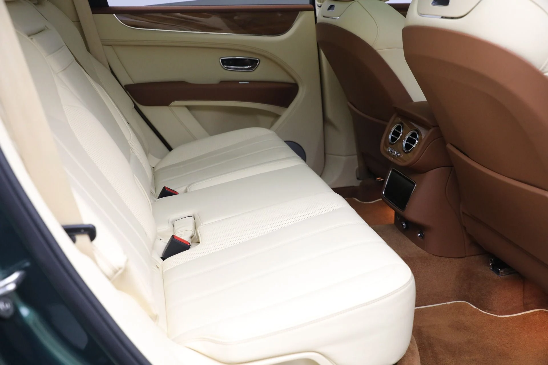 mph023_3636305733_Used_2023_Bentley_Bentayga_V8_f4164ba007