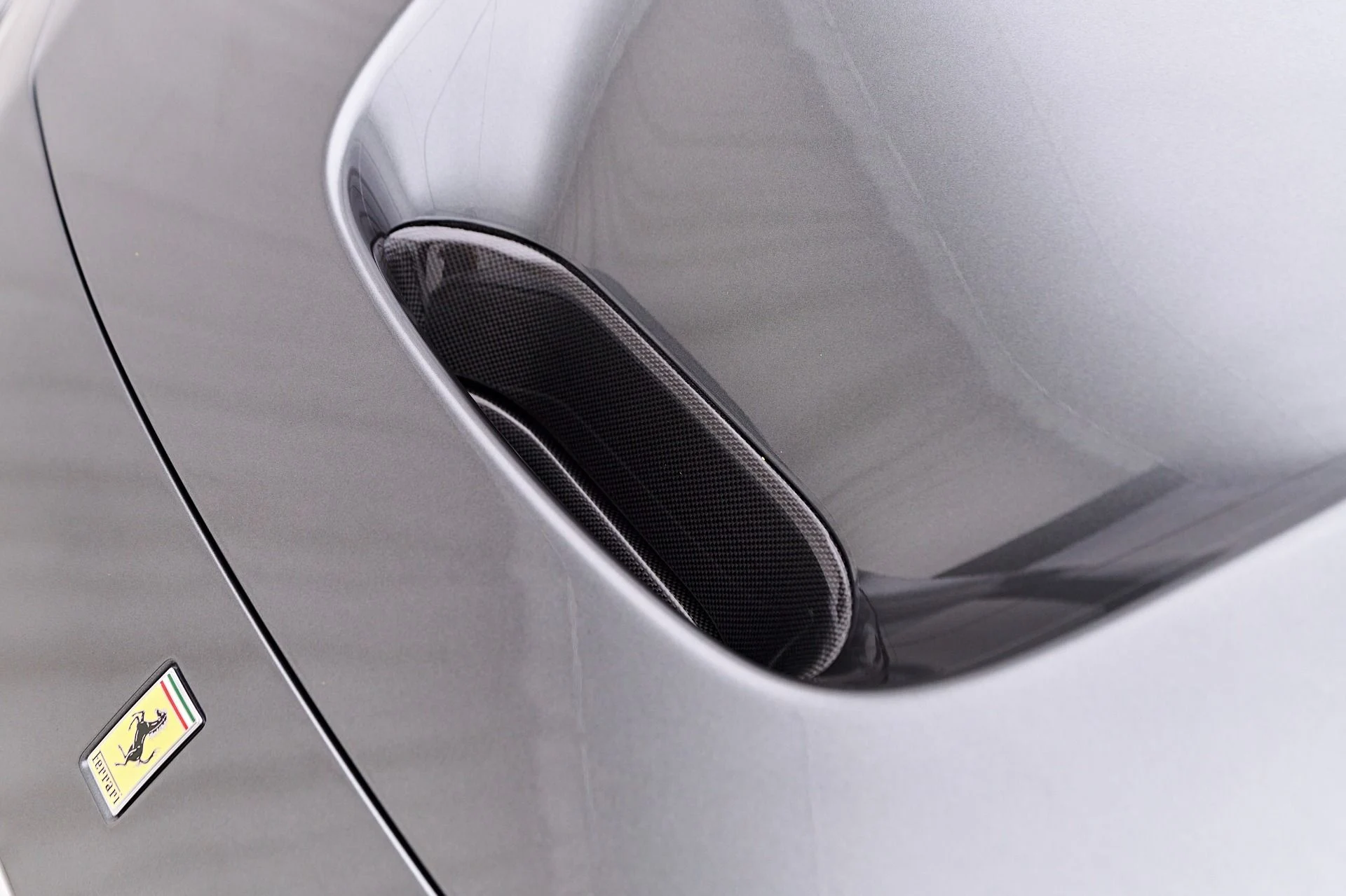 mph023_36407645_Used_2022_Ferrari_F8_Spider_Base_1769106989_ce8436b0a4