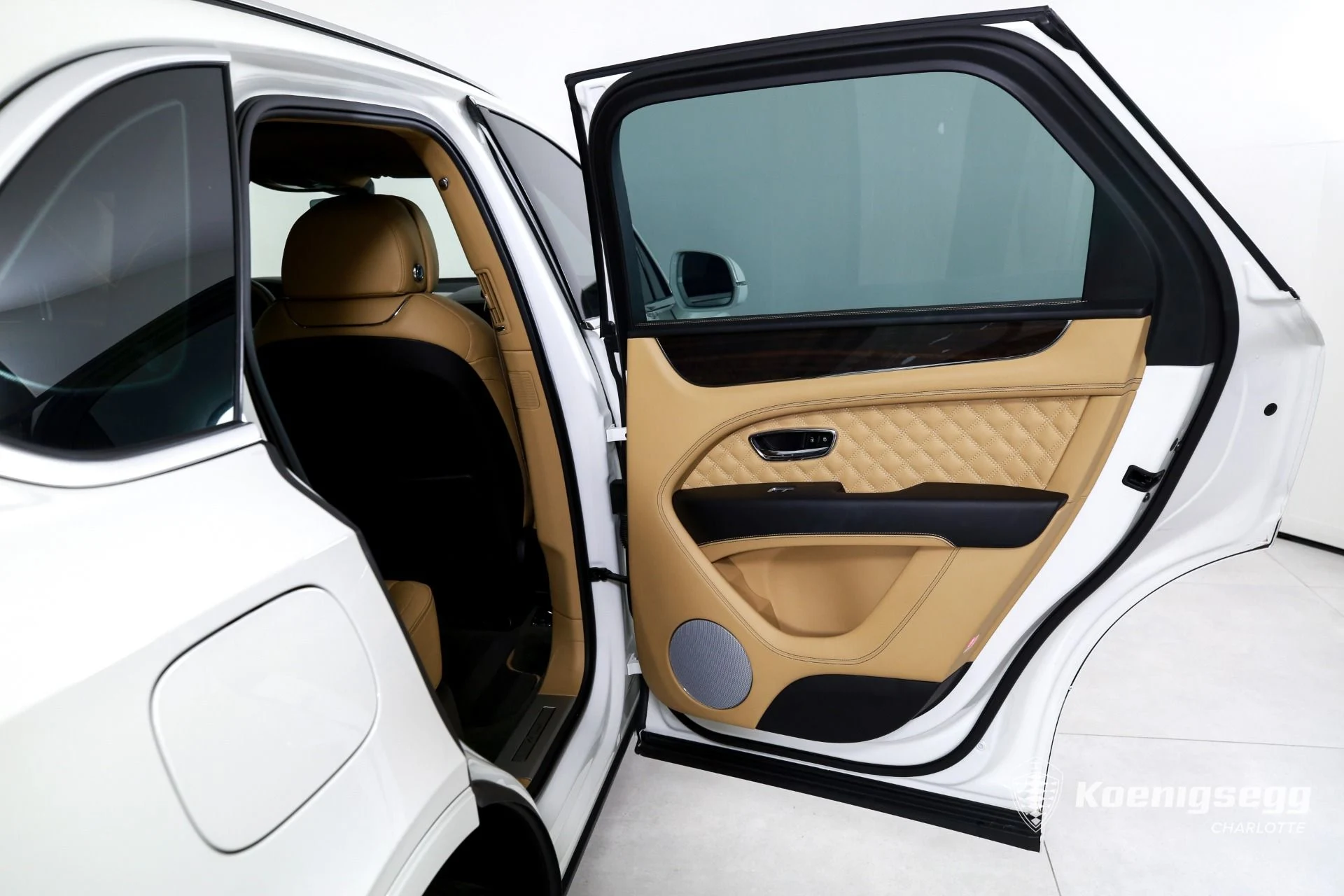 mph023_3643718852_Used_2021_Bentley_Bentayga_Hybrid_1782838696_338508c4af