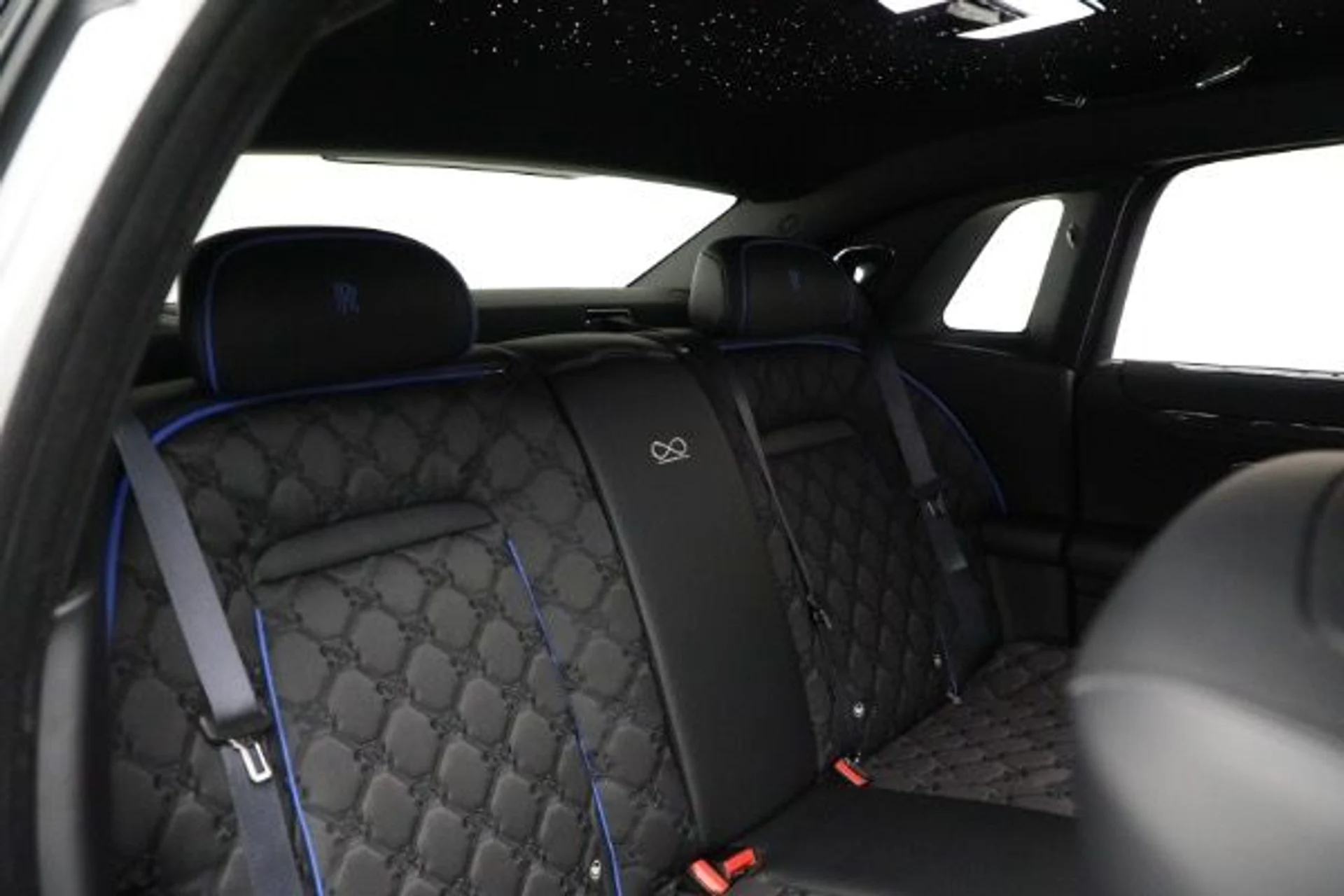 mph023_3646909273_New_2025_Rolls_Royce_Black_Badge_Ghost_7f62984220