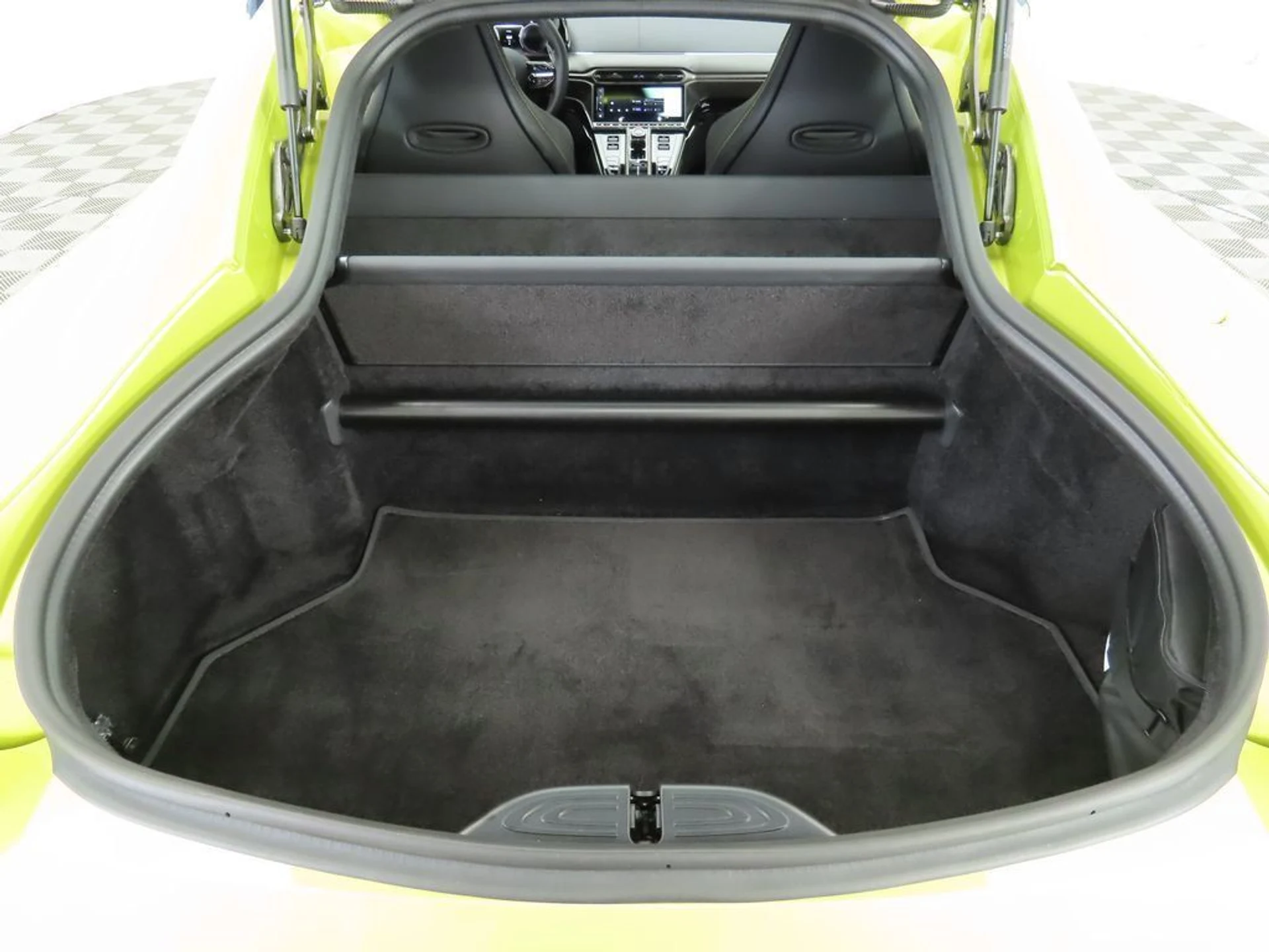 mph023_364878992_used_2025_aston_martin_vantage_coupe_8119_22966347_24_1024_e3e9094c23