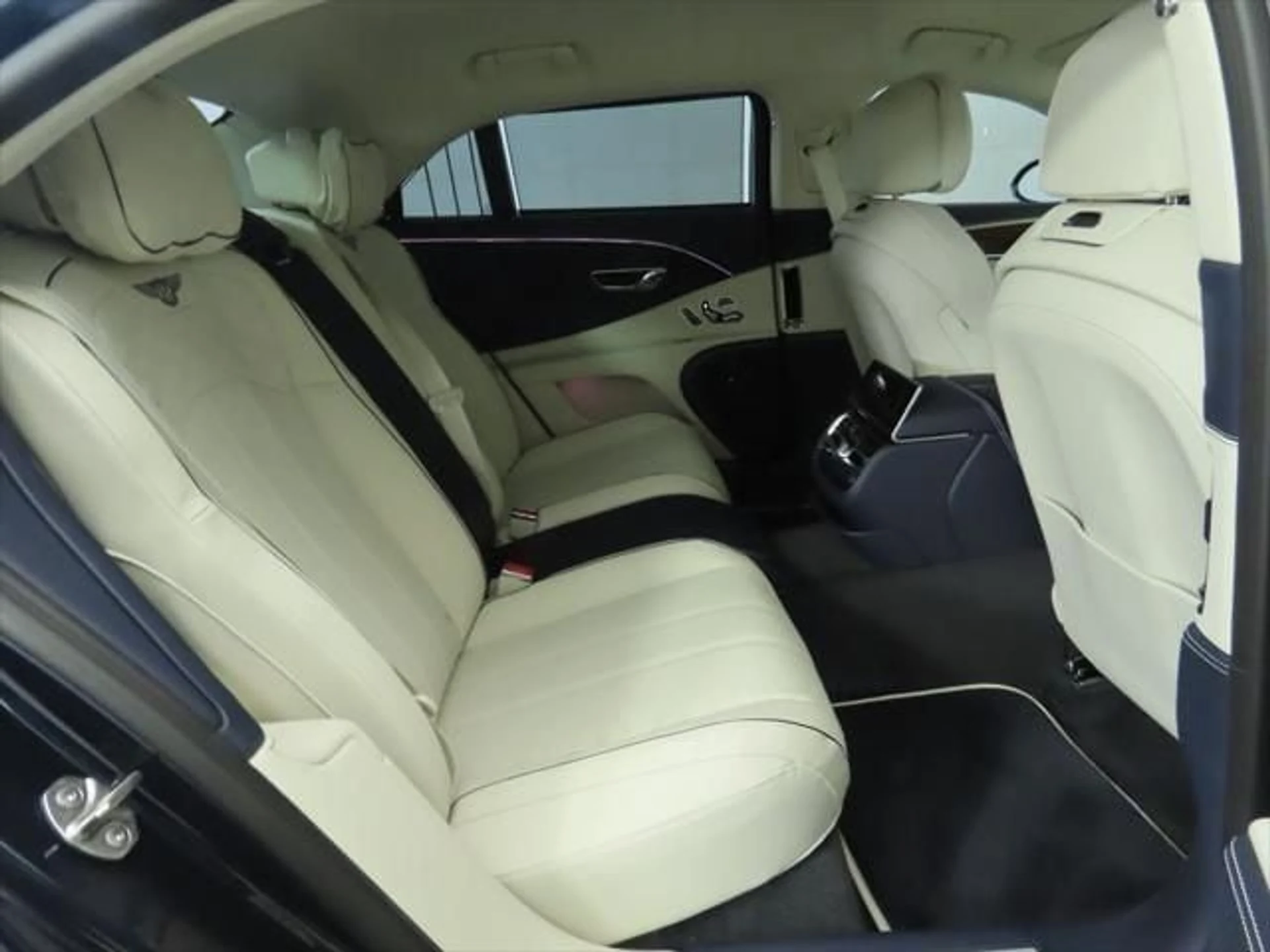 mph023_3657501392_used_2025_bentley_flying_spur_speedsedan_8119_23006169_24_640_e50d267924