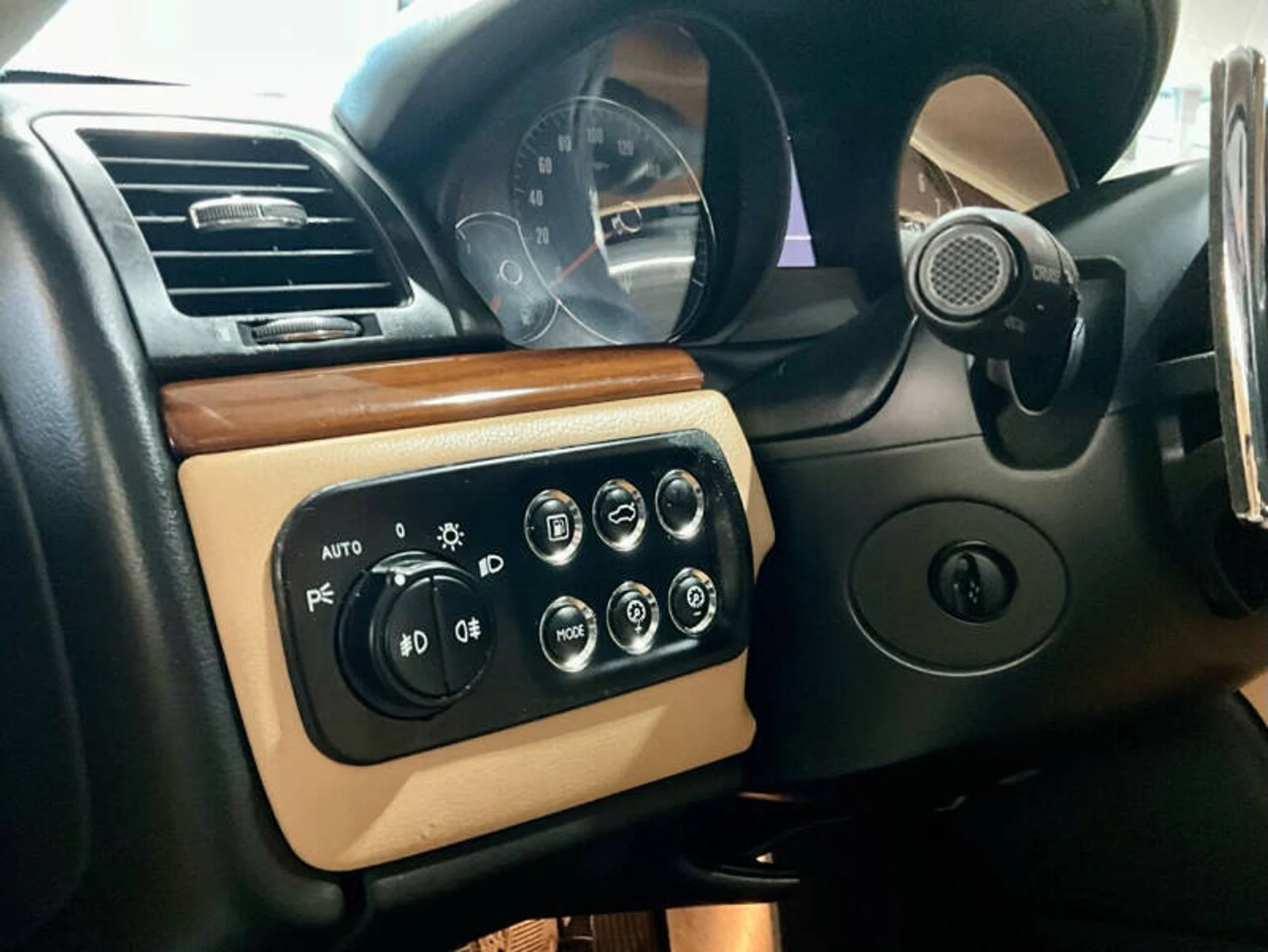 mph023_3660643727_2008_maserati_granturismo_base_2dr_coupe_70465a4260