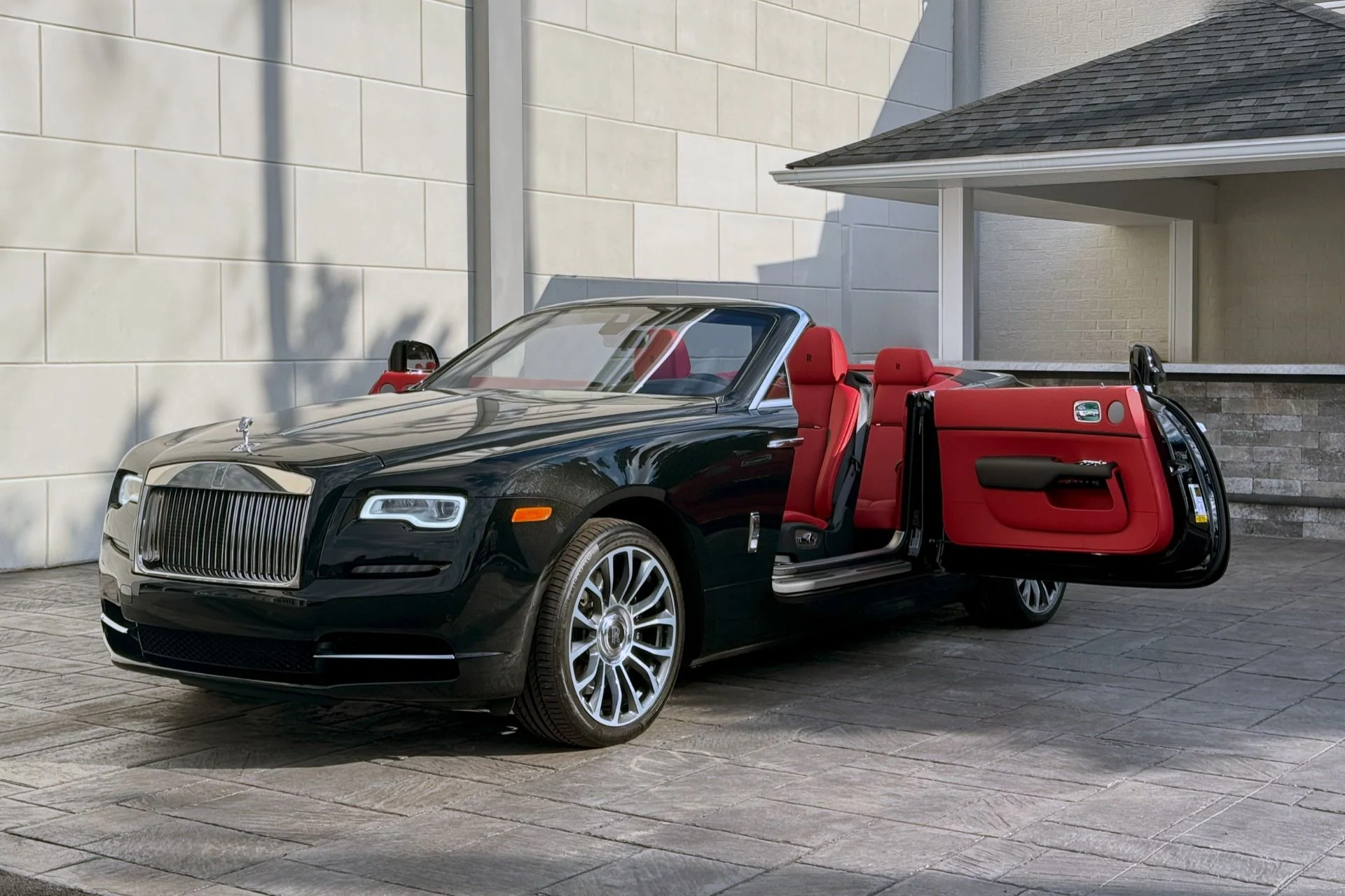 mph023_3661831715_Used_2020_Rolls_Royce_Dawn_1738172030_e76a6f2a8e