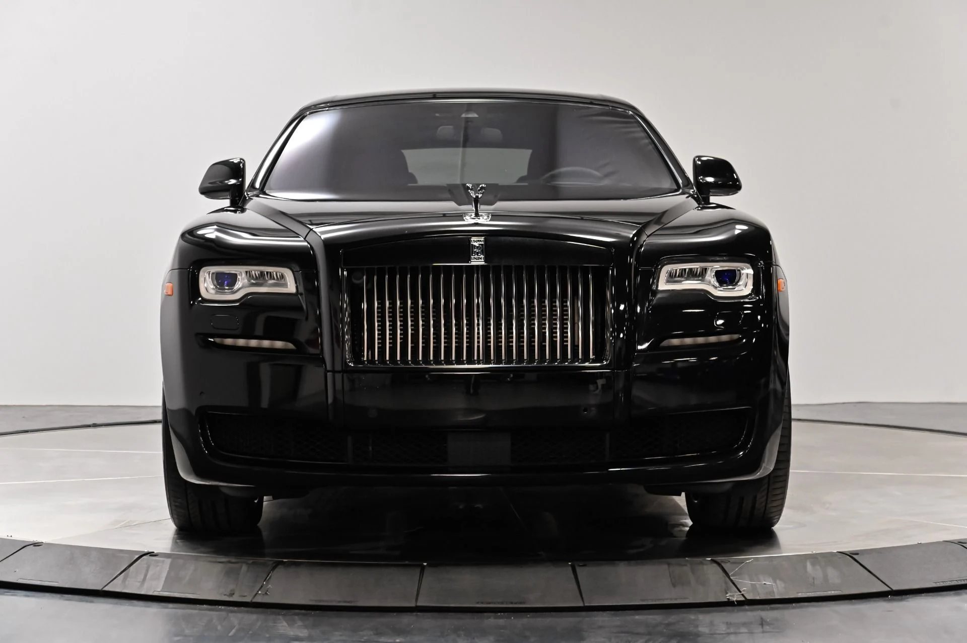 mph023_366259108_Used_2017_Rolls_Royce_Ghost_Base_1792796263_32f1ae751f