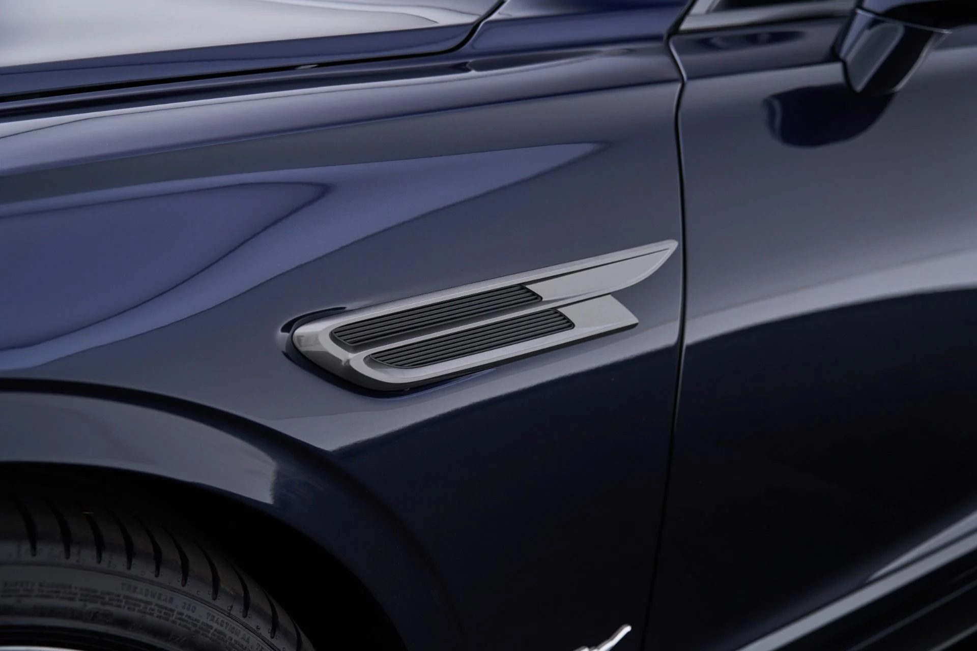 mph023_3664155215_Used_2025_Bentley_Flying_Spur_Speed_1793037820_0609f74020