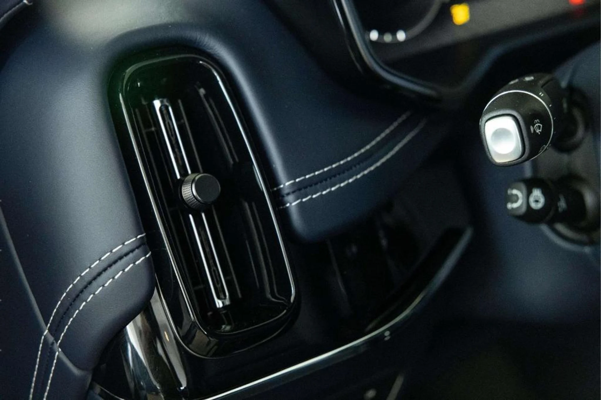 mph023_3668898761_Hgf2_IN_4_QLEMV_9_RM_Nh_Urpf_G_Sse_XE_42d20c1752