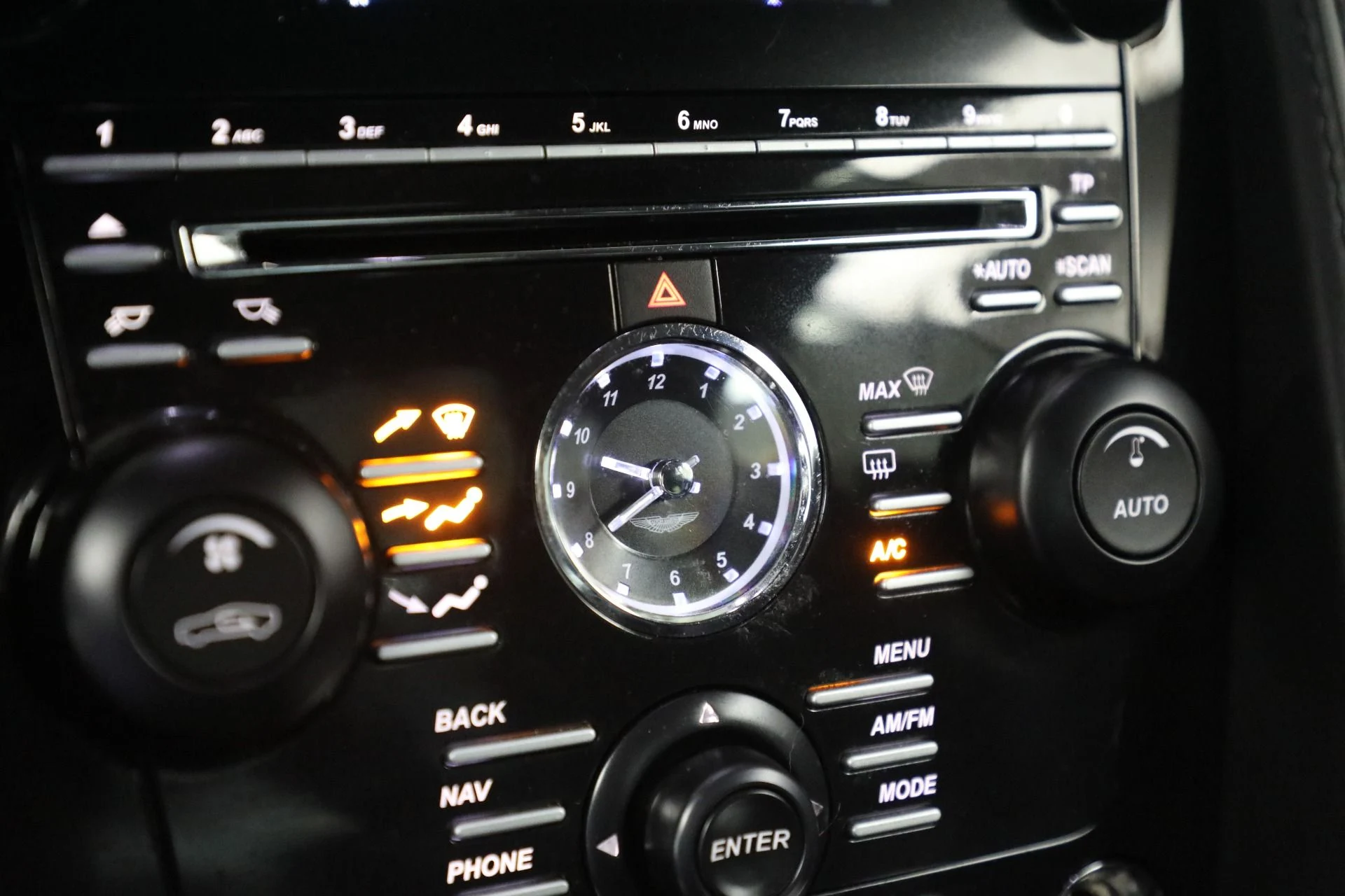mph023_3681301321_Used_2015_Aston_Martin_DB_9_Carbon_Edition_db91710f32