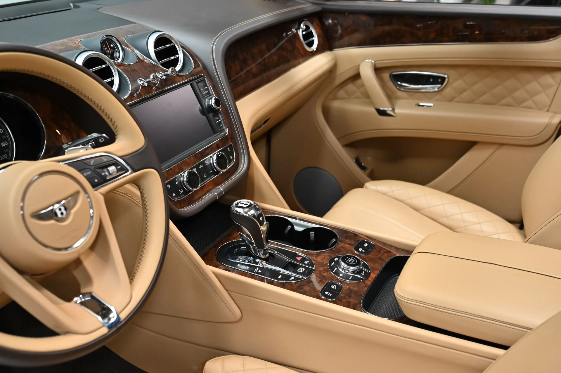mph023_3687348462_Used_2017_Bentley_Bentayga_W12_1759876449_6a6aeb18d7