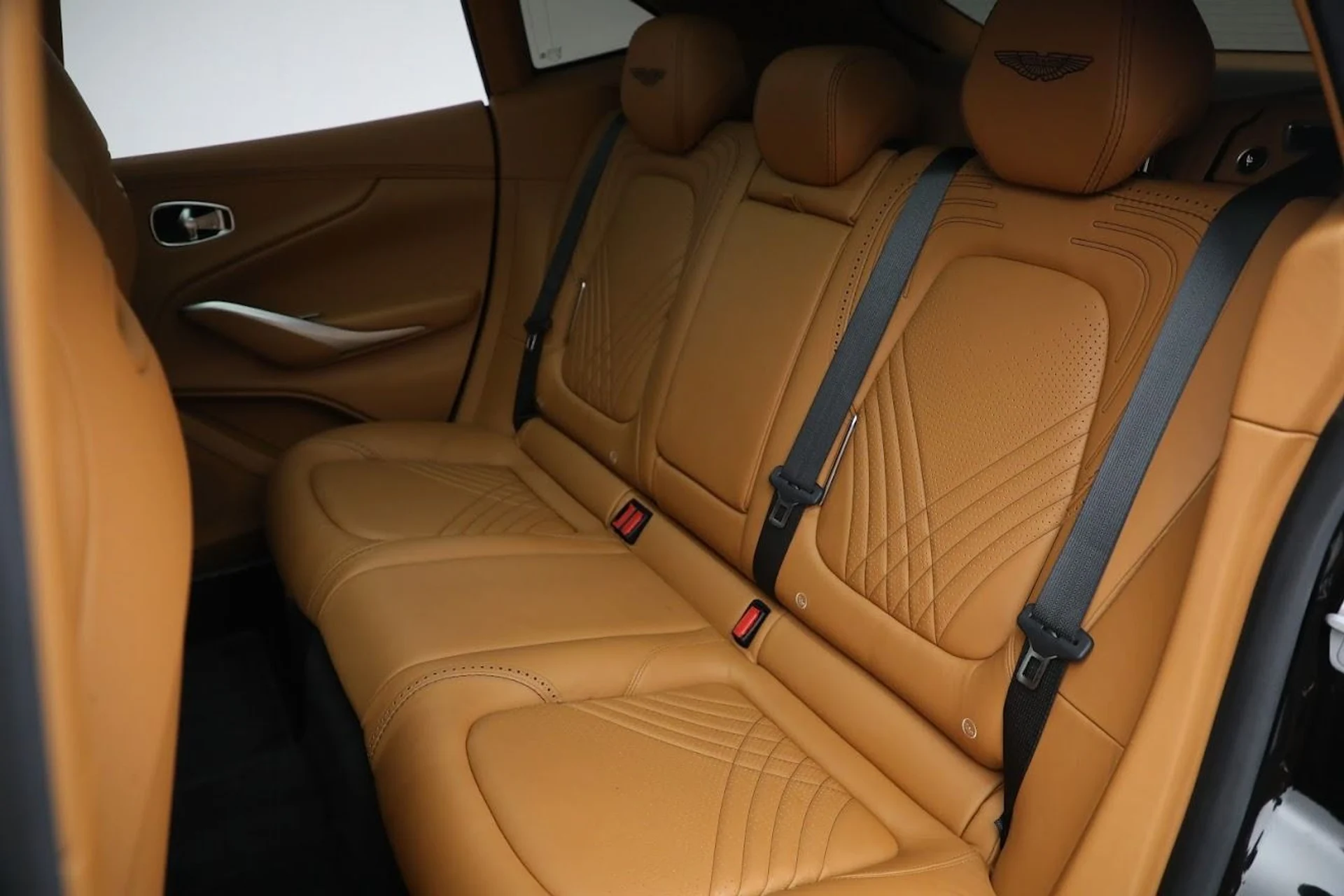 mph023_3692898638_Used_2021_Aston_Martin_DBX_1784989752_04beb0193d