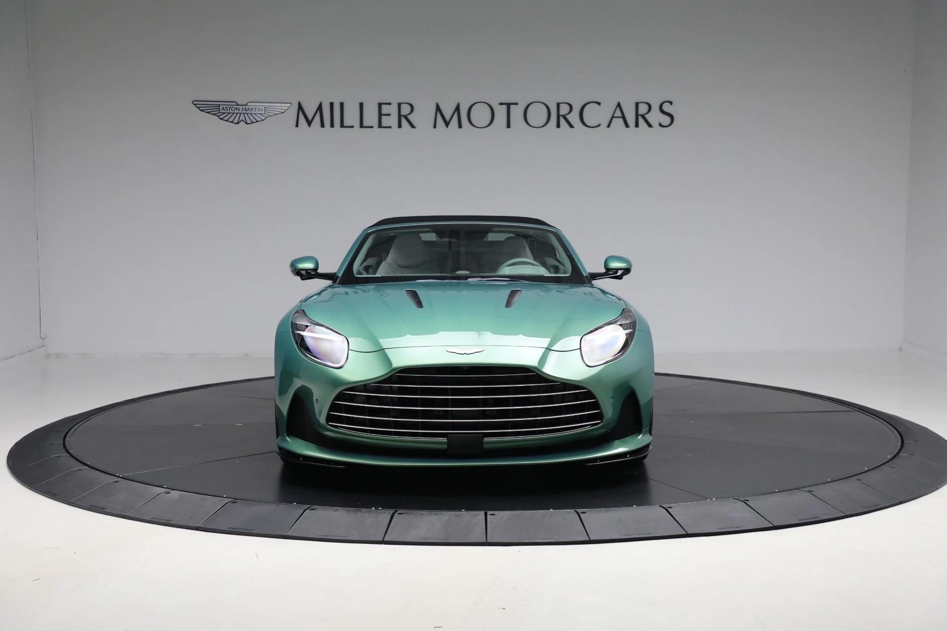 mph023_3695742253_New_2025_Aston_Martin_DB_12_Volante_51c2c2fc39