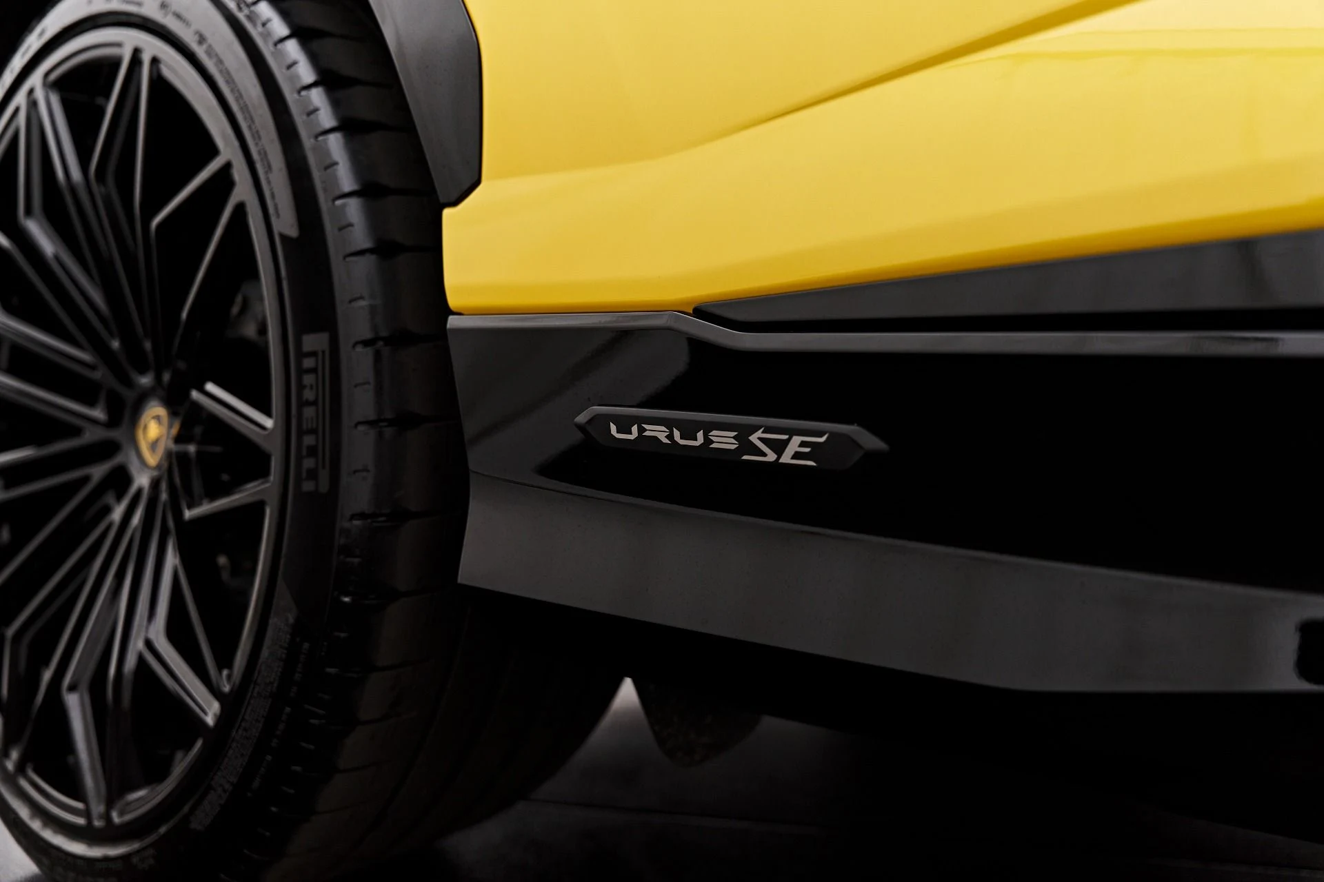 mph023_3697988192_Used_2025_Lamborghini_Urus_SE_1788049877_28951b79a3