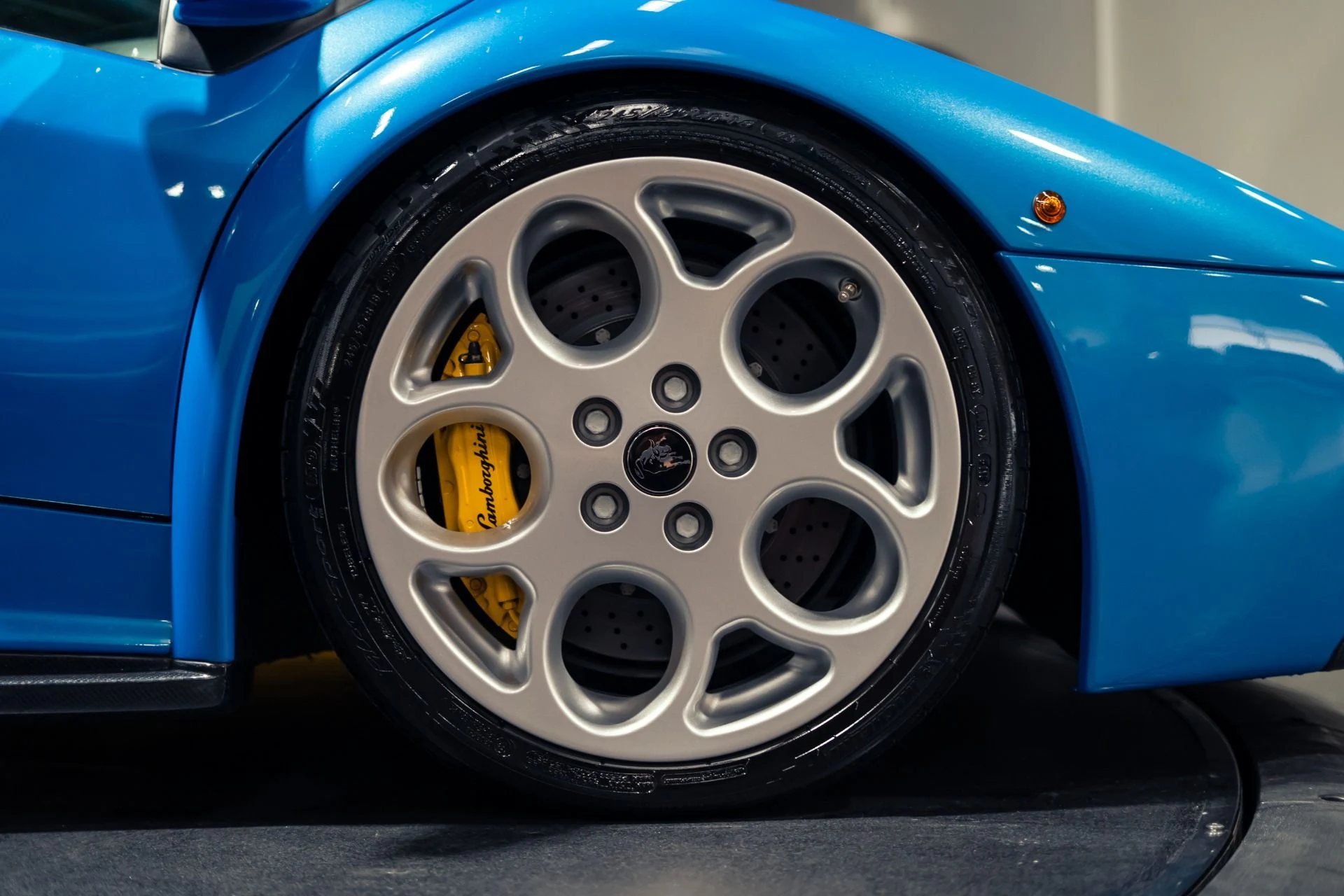 mph023_3698150914_Used_2001_Lamborghini_Diablo_VT_1781715470_b97b0c61ae
