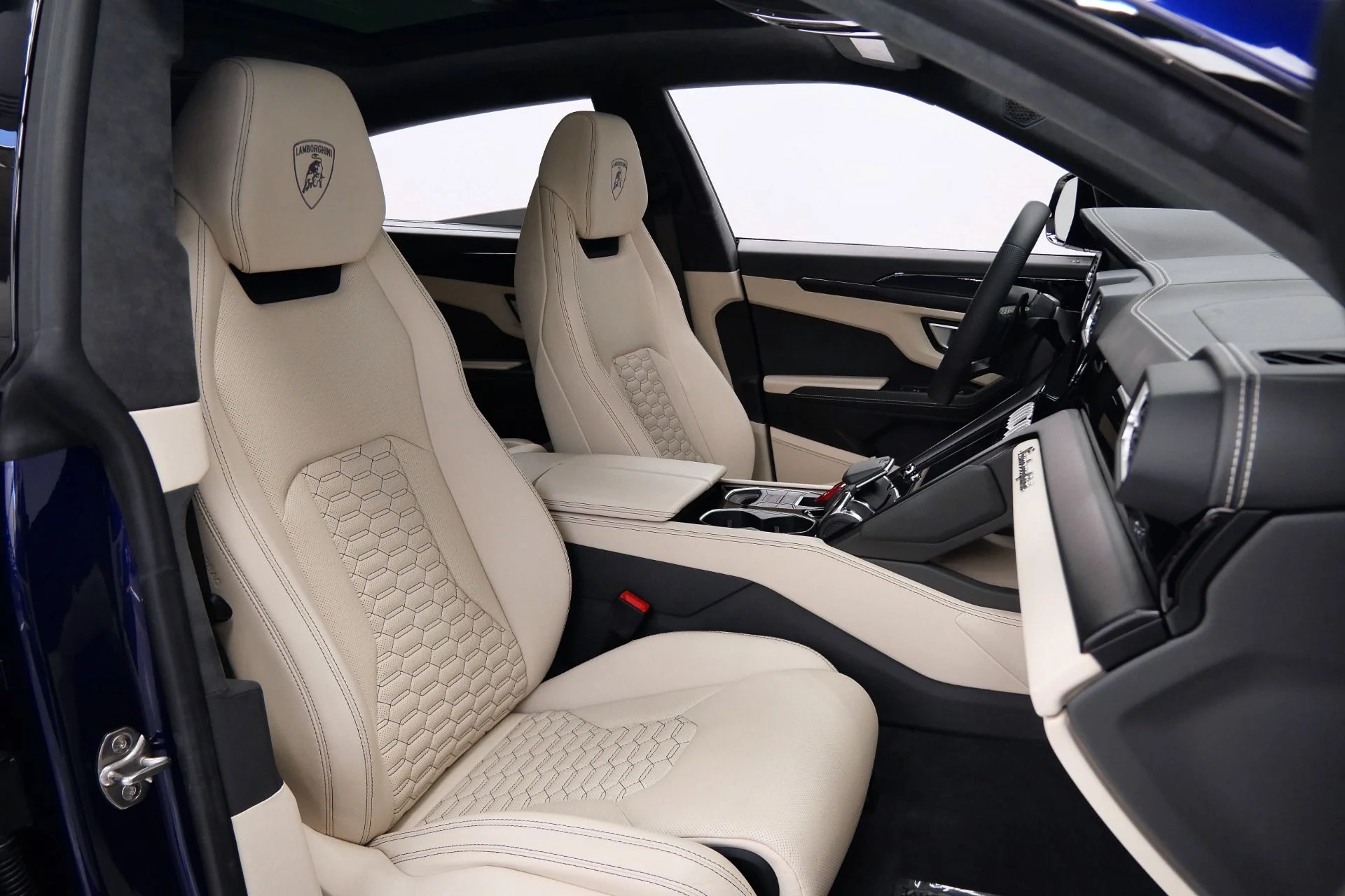 mph023_3699050698_Used_2022_Lamborghini_Urus_23_Inch_Wheels_Two_Tone_Interior_Bang_and_Olufsen_Audio_1775677581_4c8d09267e