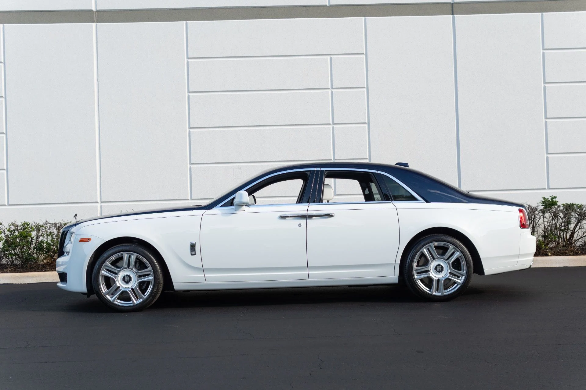 mph023_3700879263_Used_2018_Rolls_Royce_Ghost_1765824060_dd716e2382