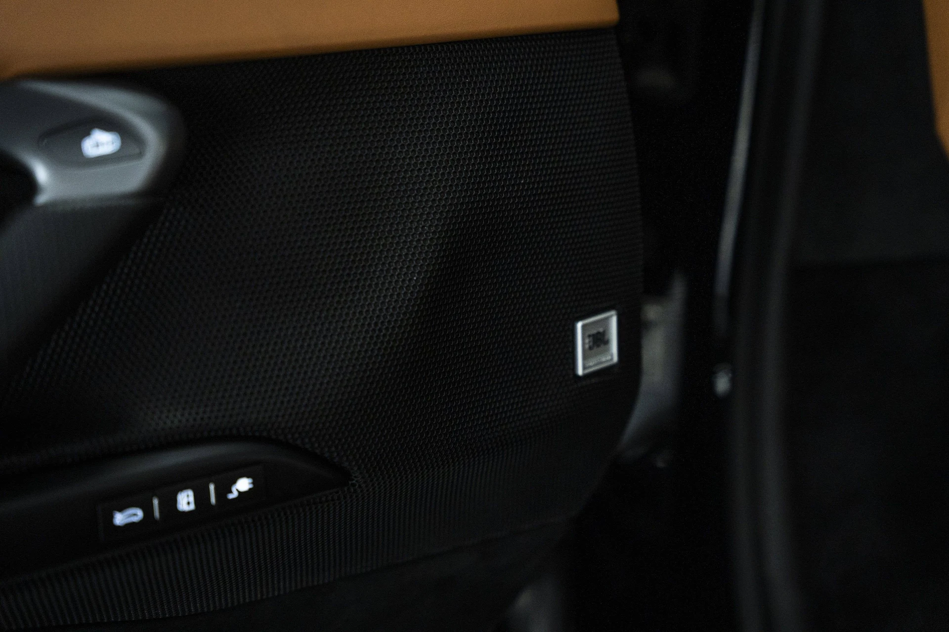 mph023_3700895422_707631f2ee0744bb898f4a87ce542ed7_3d1405a718