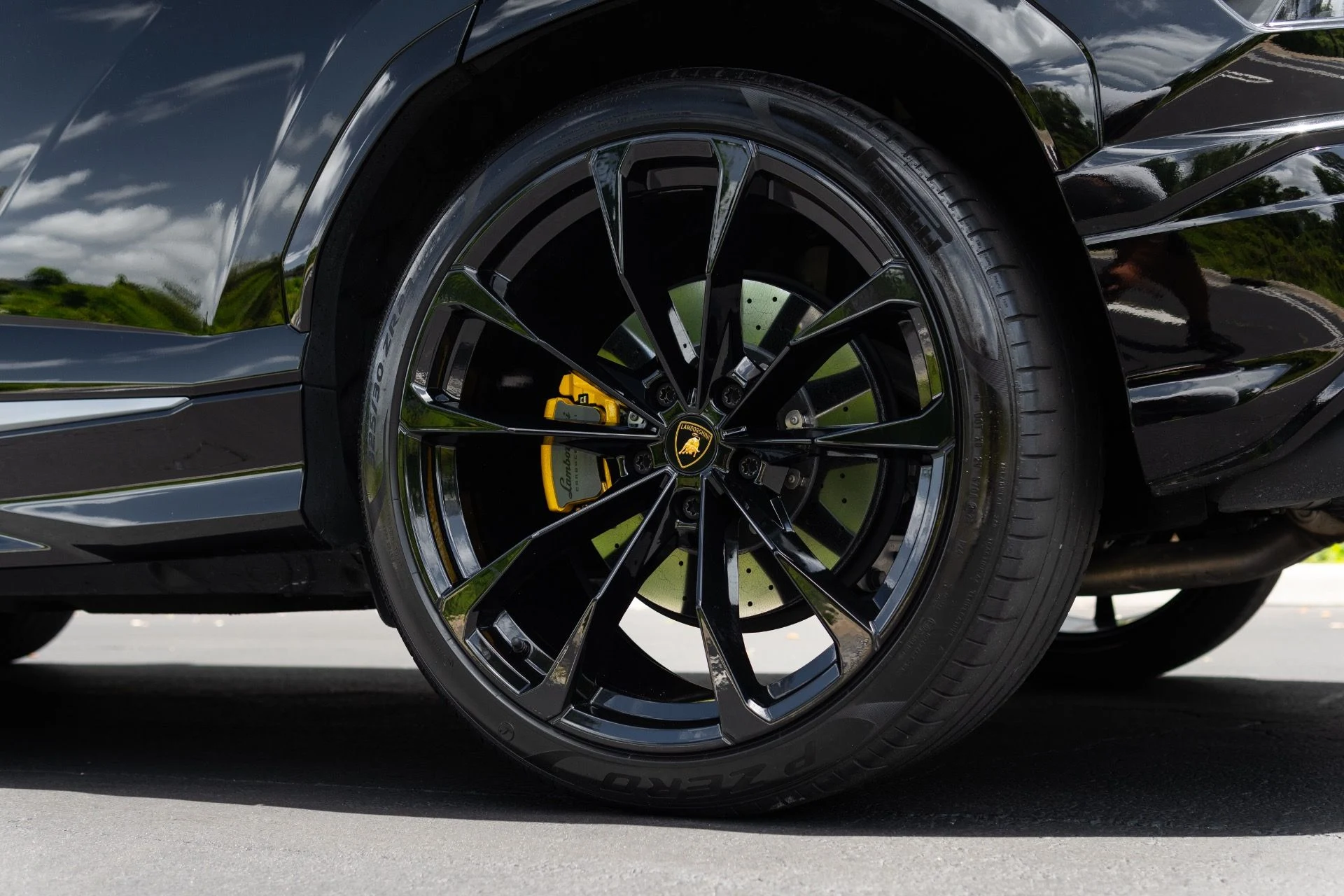 mph023_3701247352_Used_2022_Lamborghini_Urus_1776127481_7516bbe65c